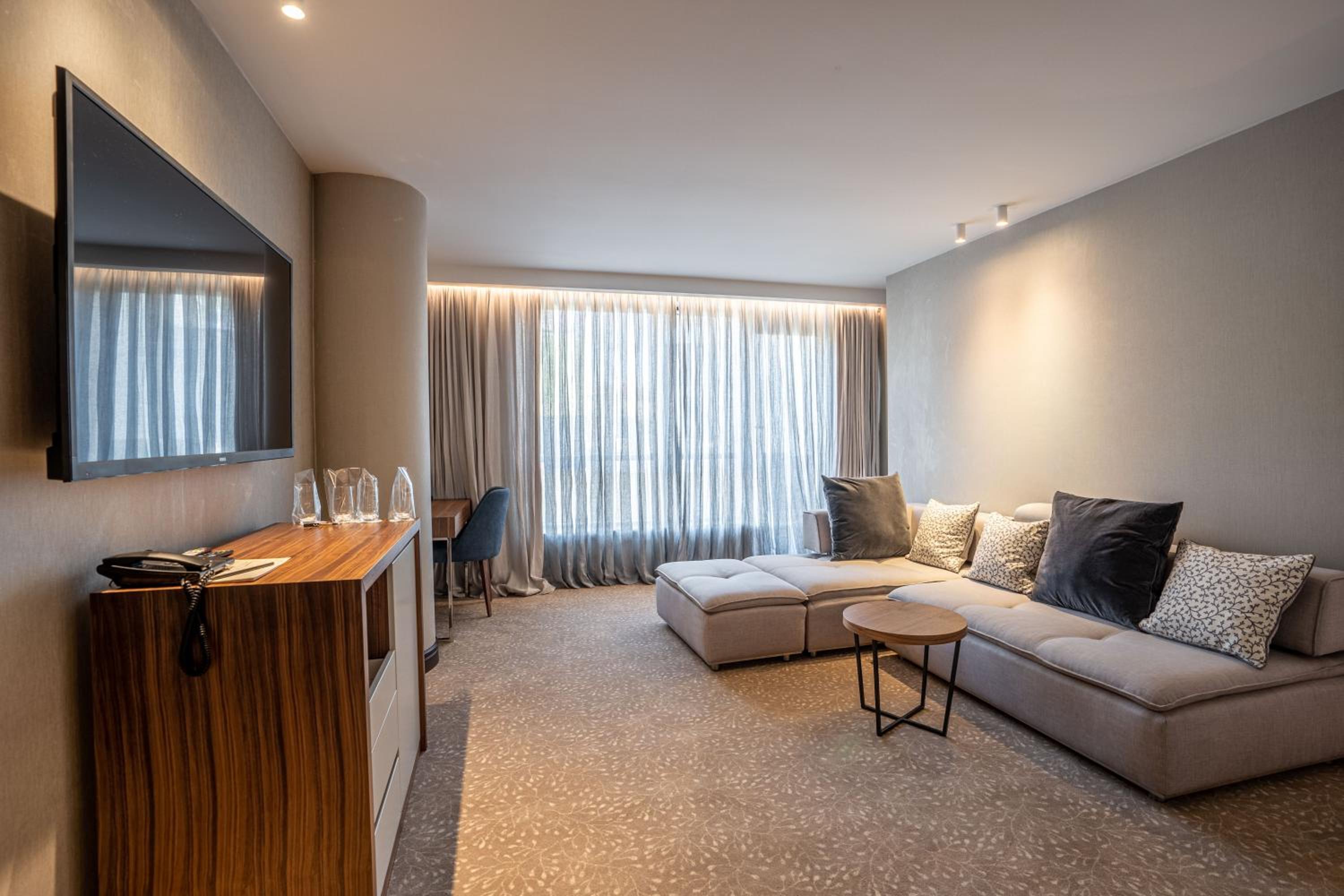 One-Bedroom Apartment - Photo 1