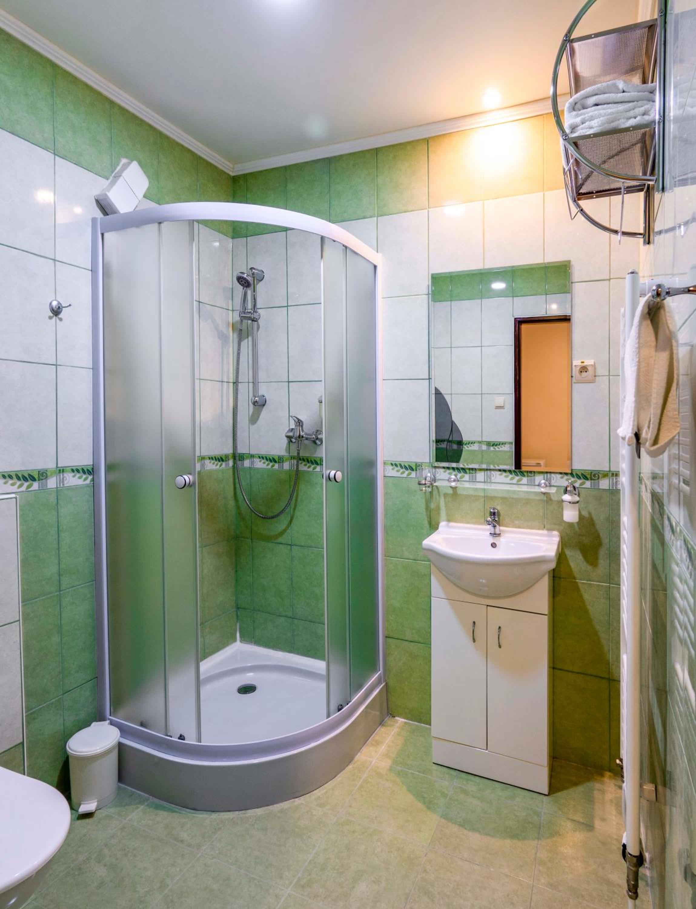 Family Room with Bathroom photo 2