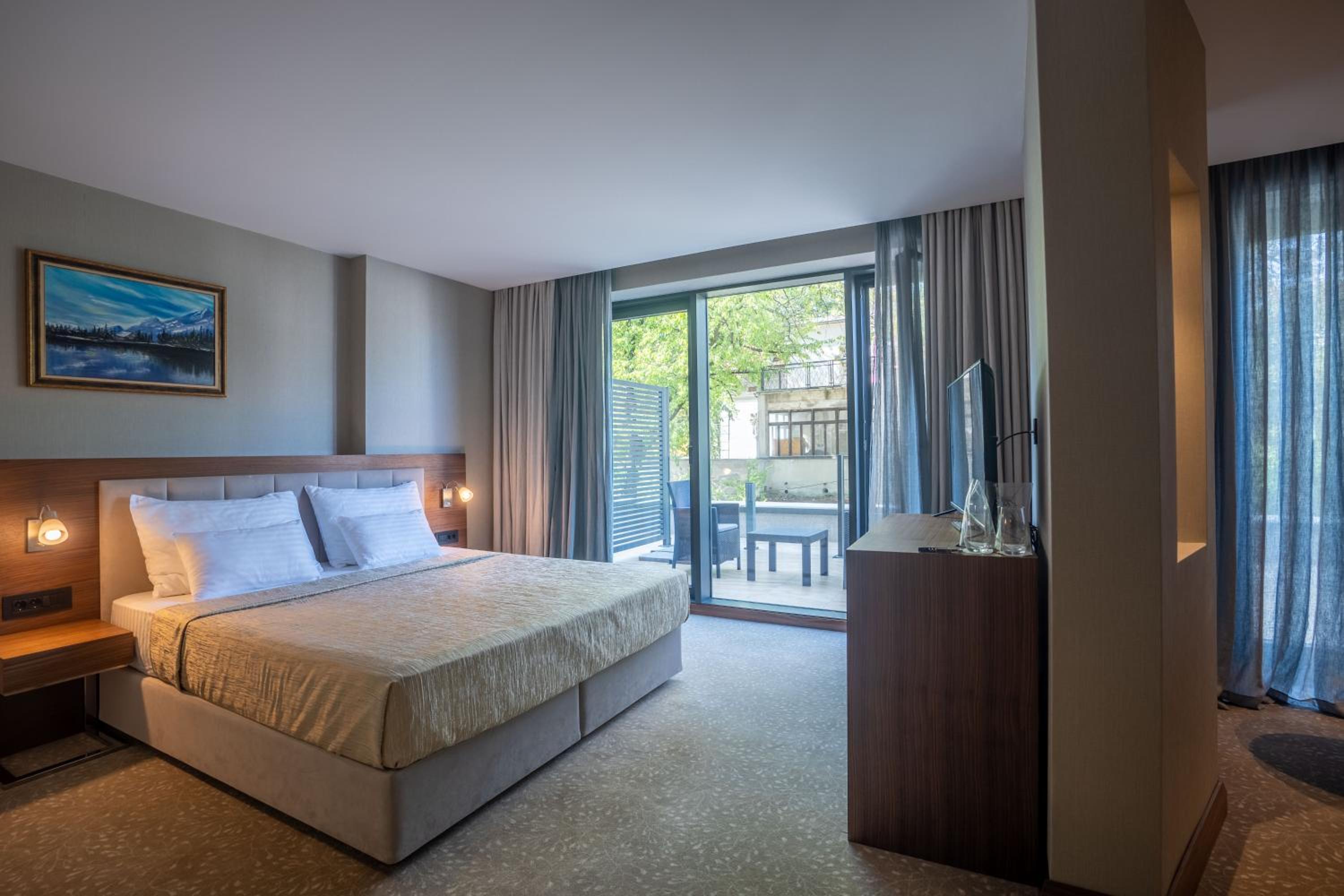 Deluxe Double or Twin Room with Balcony - Photo 2