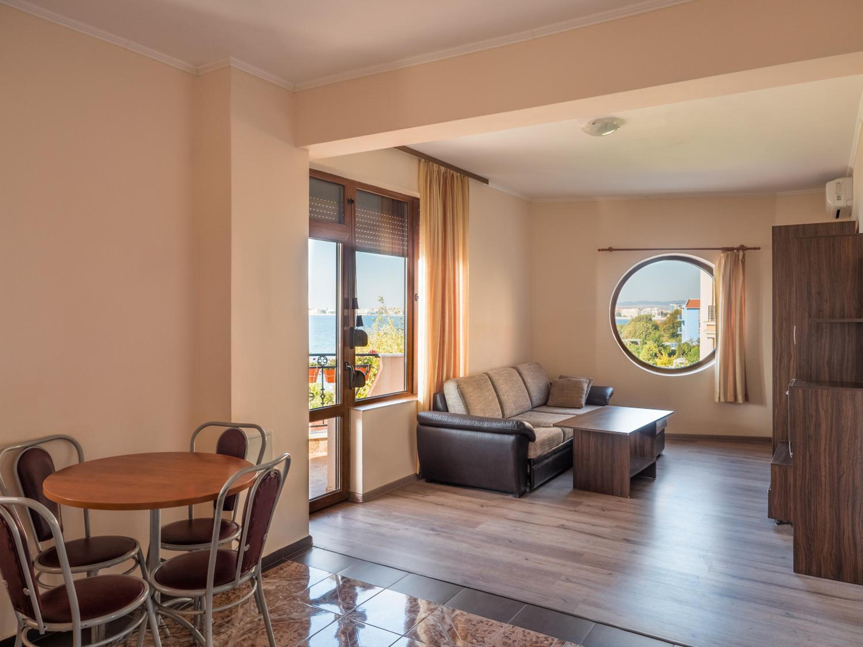 One-Bedroom Apartment - Photo 6