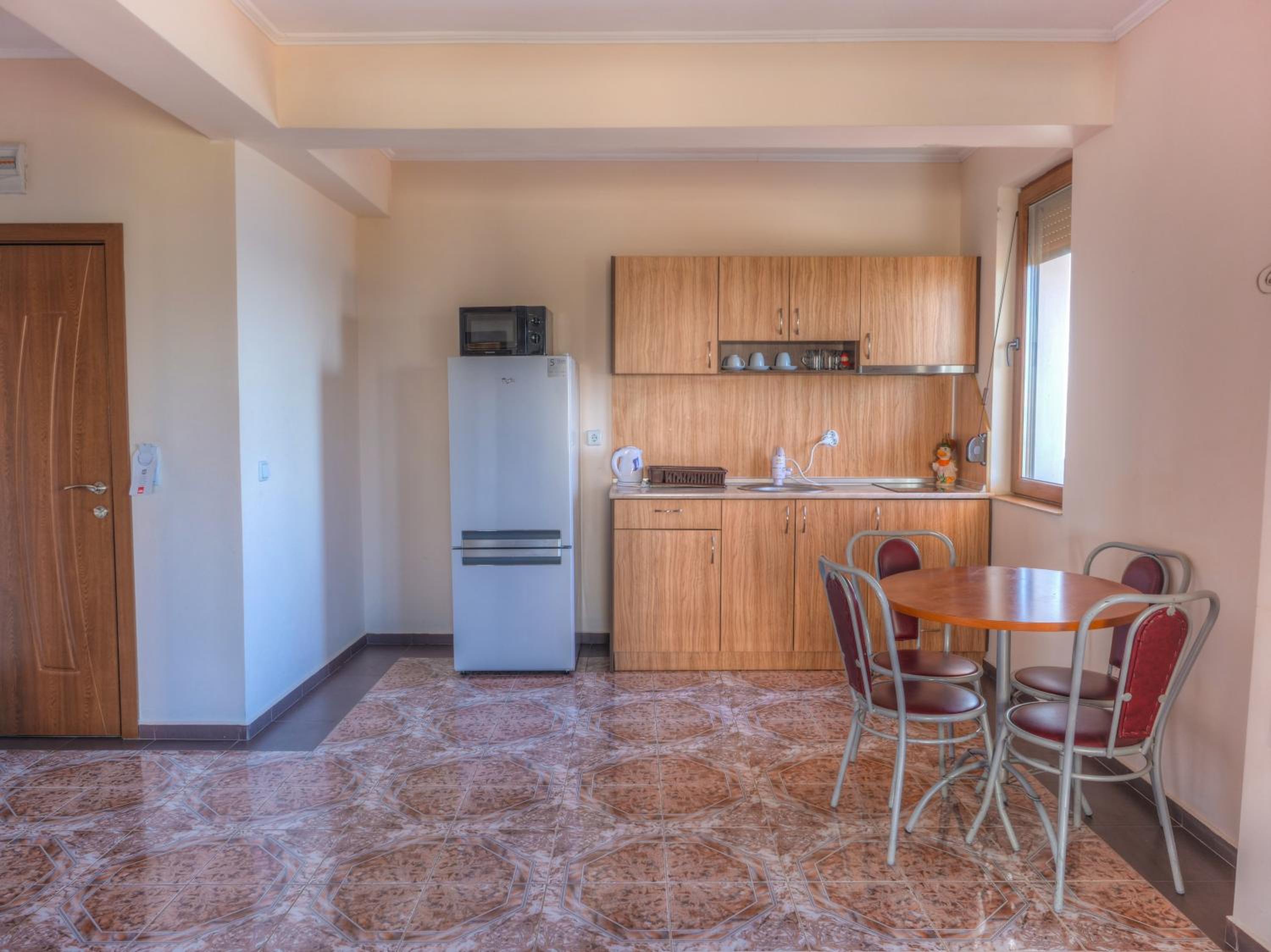 One-Bedroom Apartment - Photo 4