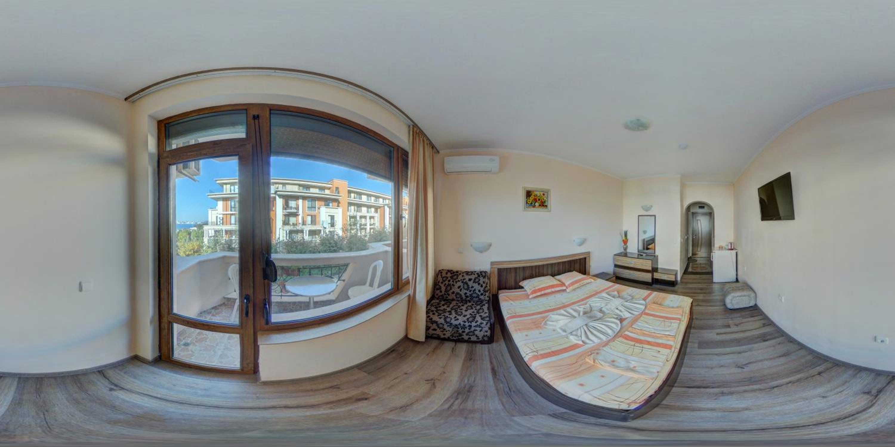 Double Room with Balcony (2 Adults + 1 Child) - Photo 1