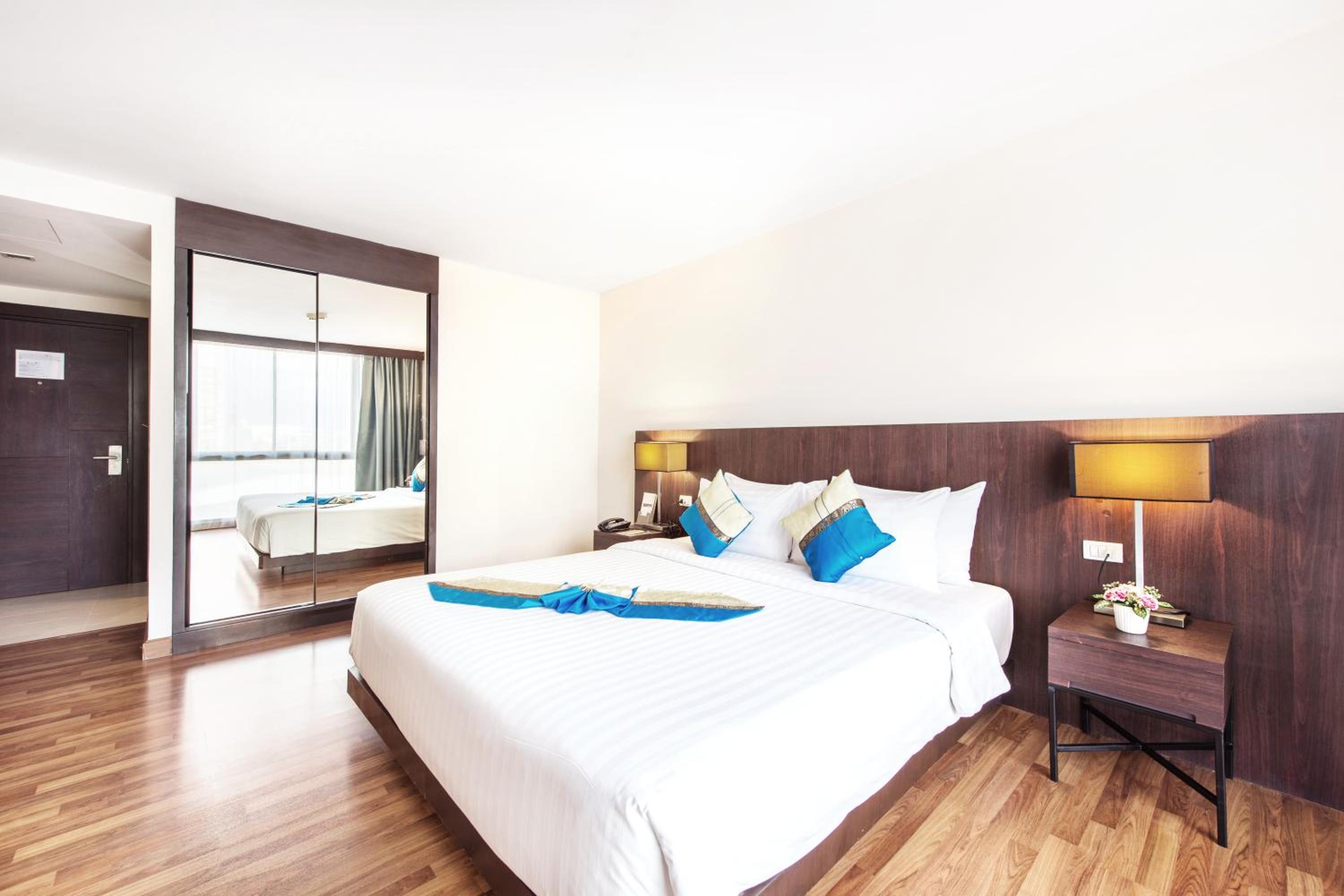 Deluxe Double or Twin Room - Photo 4