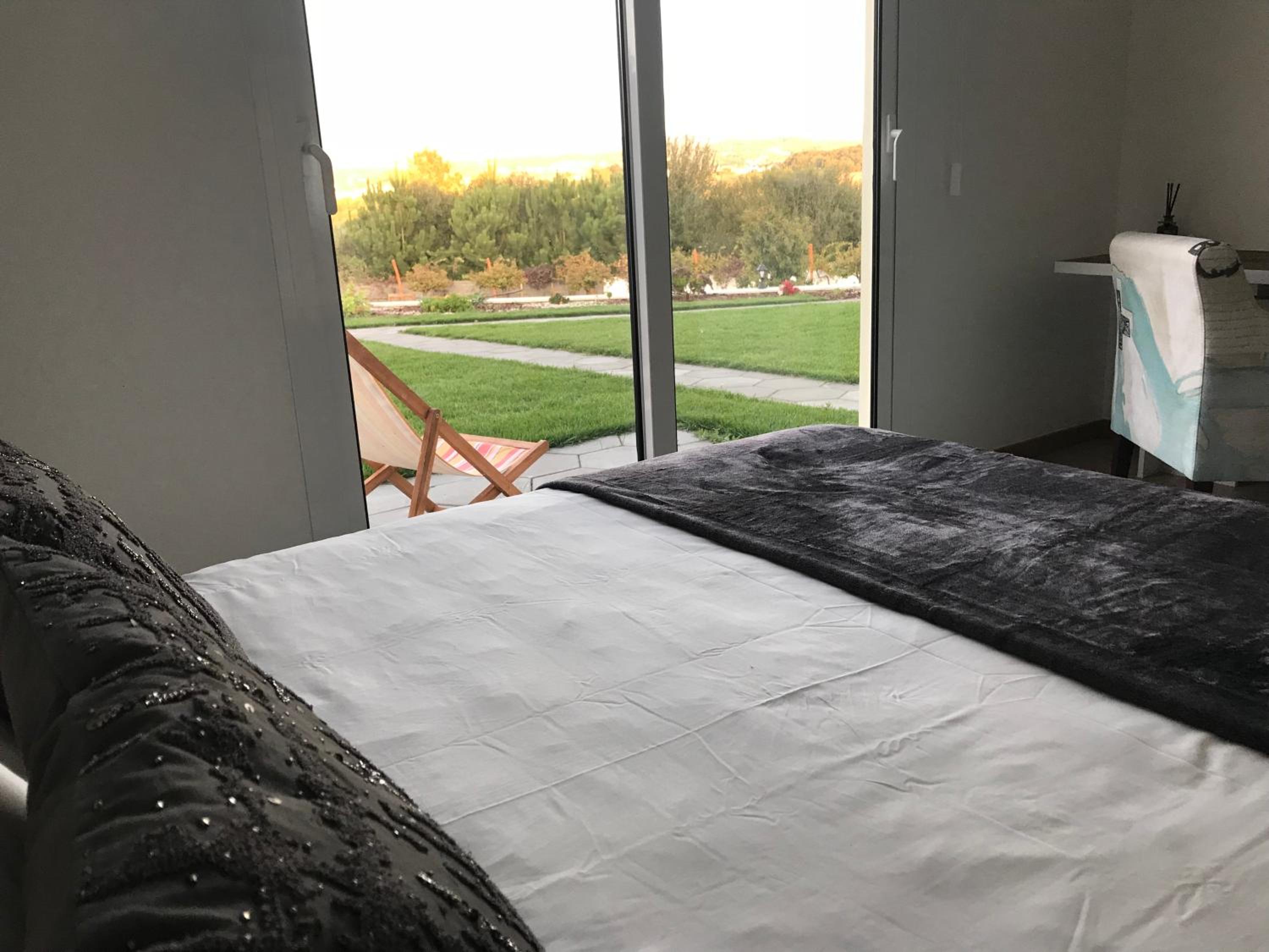 Large Double Room - Photo 5
