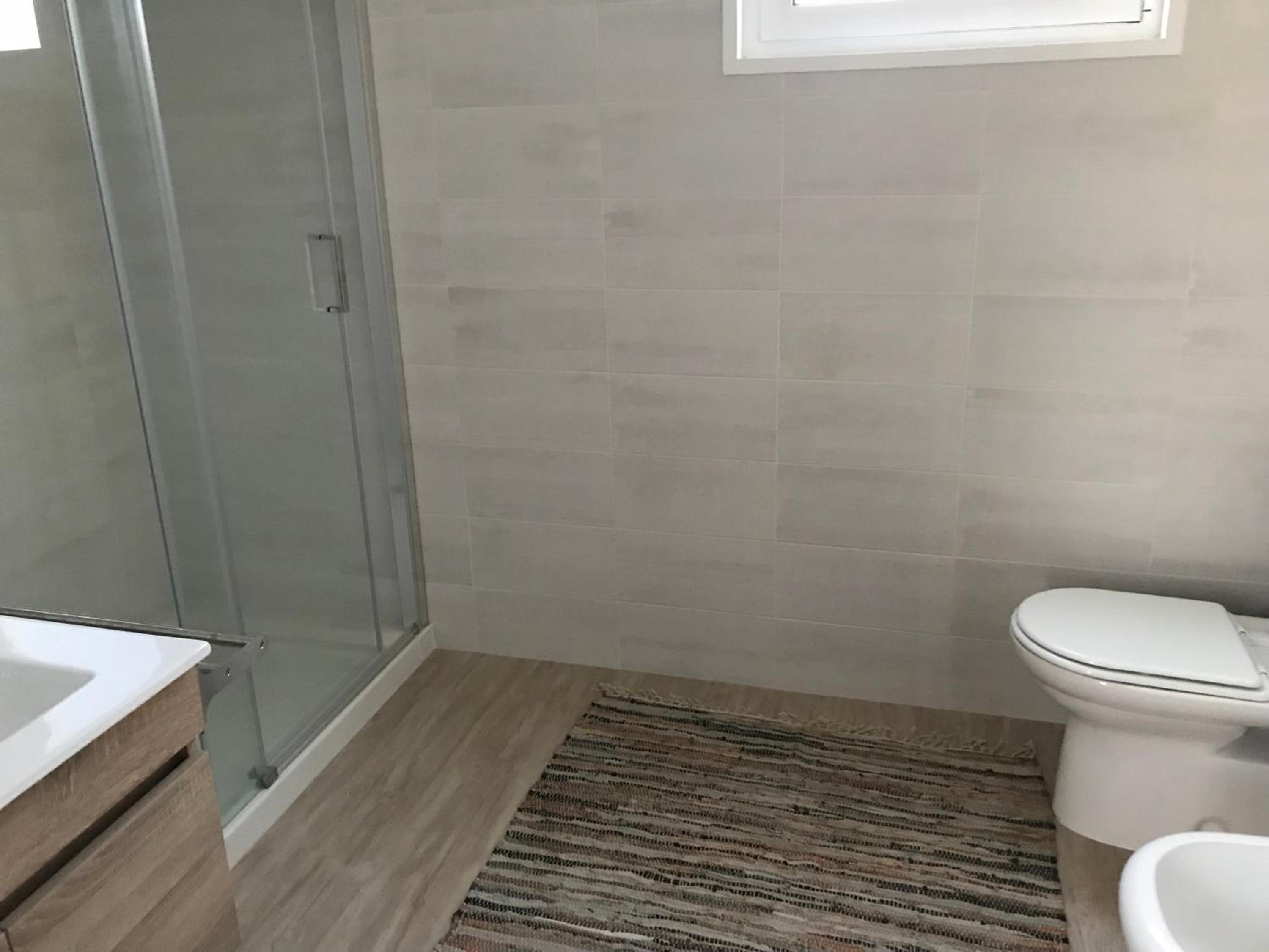 Large Double Room - Photo 6