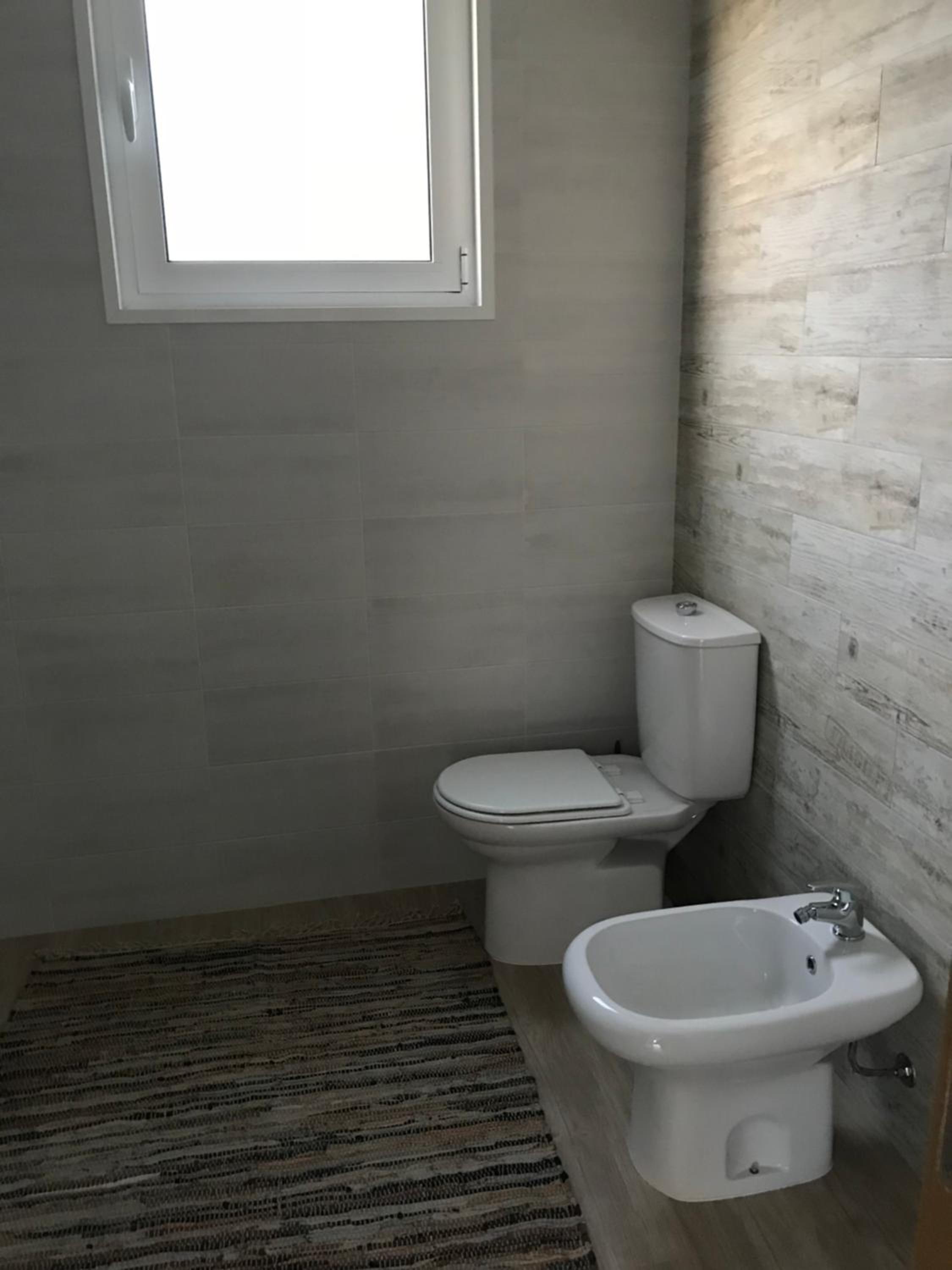 Large Double Room - Photo 4
