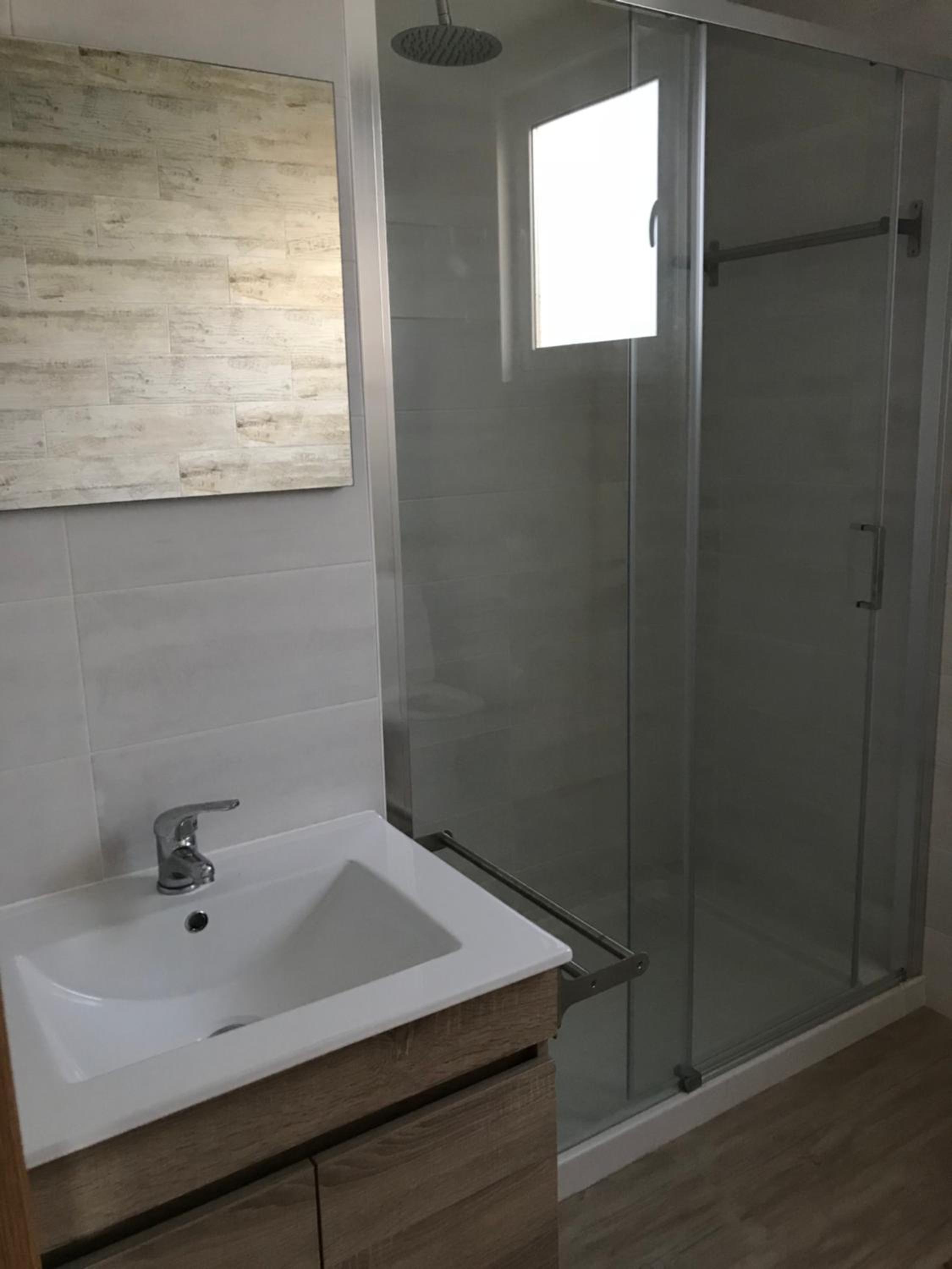 Large Double Room - Photo 3