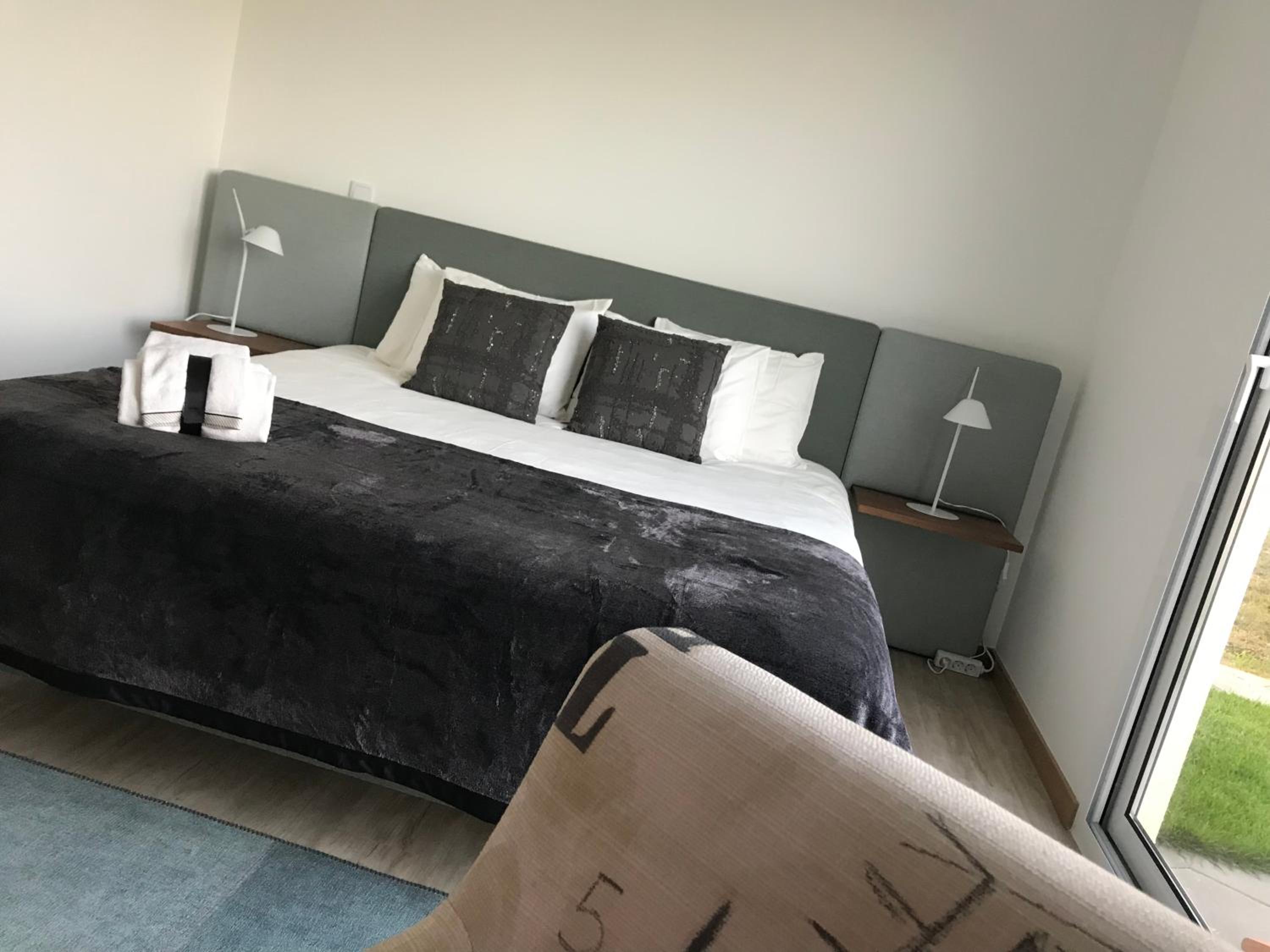 Large Double Room - Photo 2