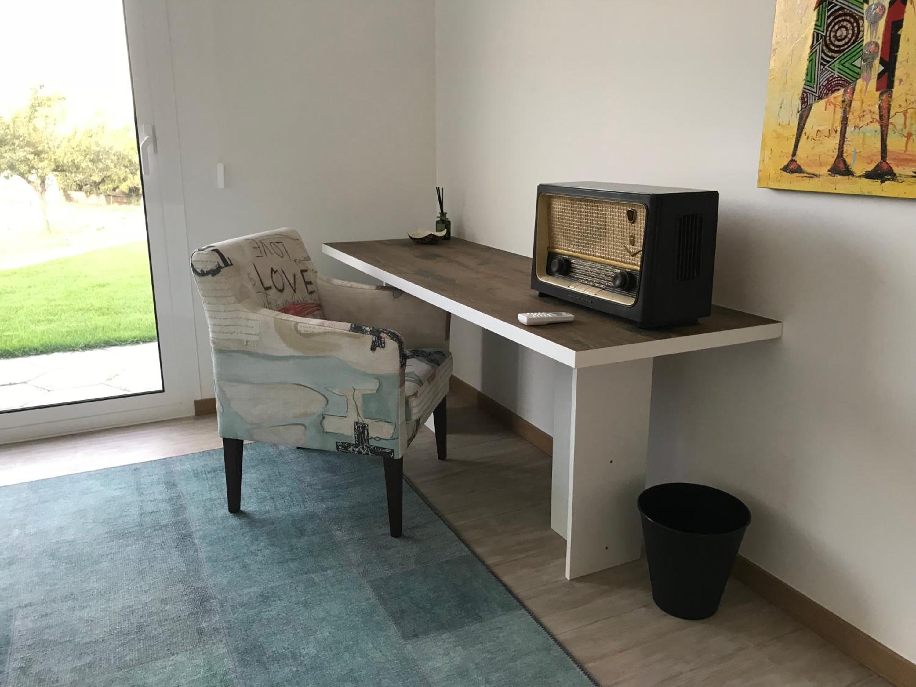 Large Double Room - Photo 9