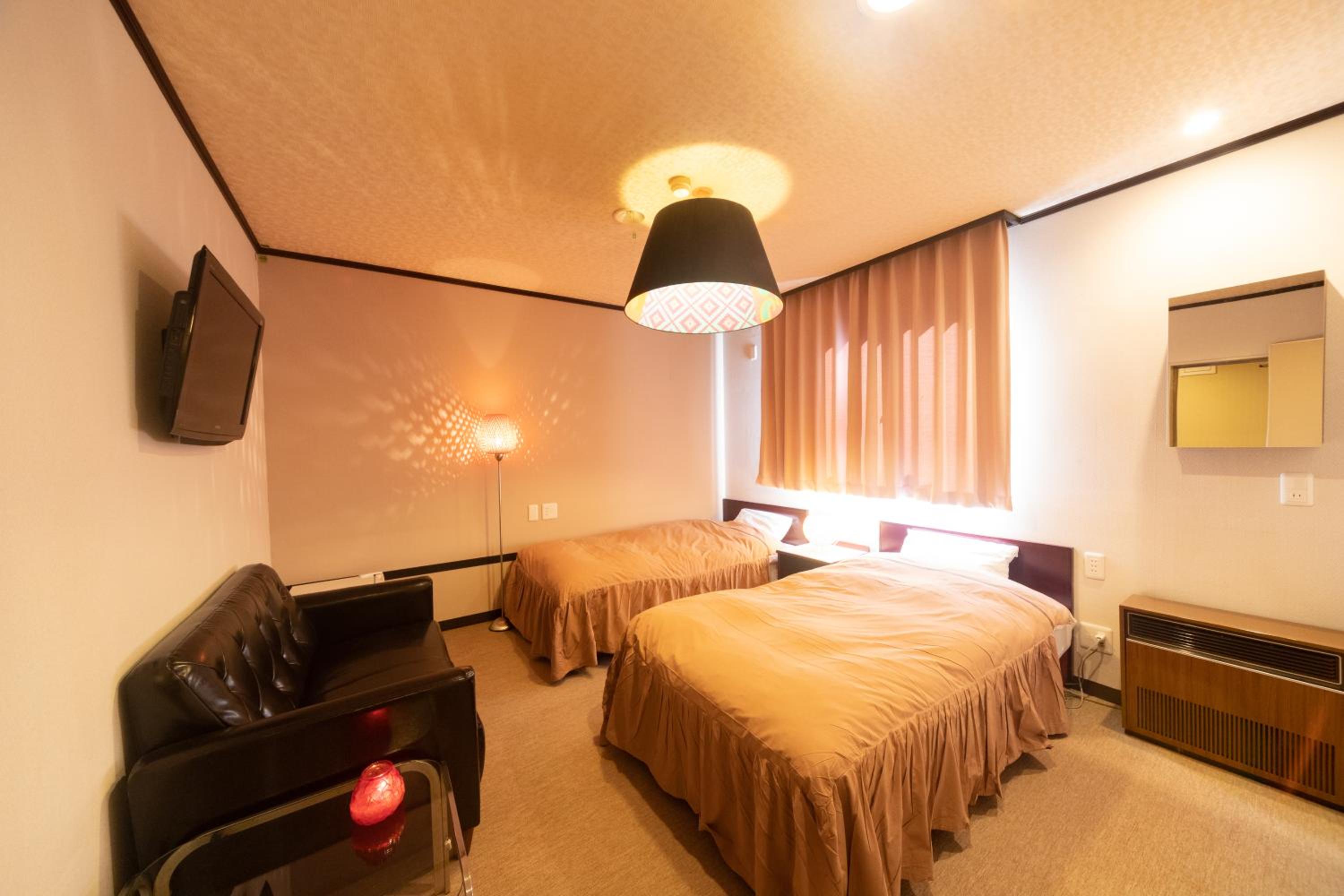 Twin Room with Private Bathroom and Toilet photo 1