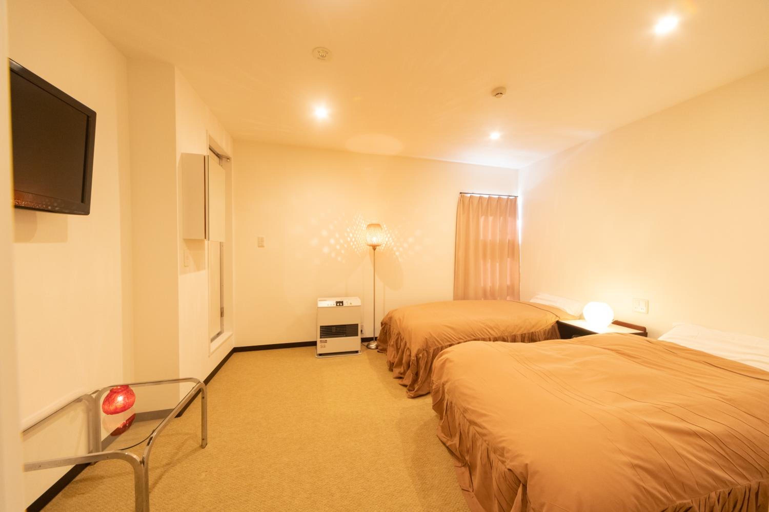 Renovated Twin Room with Private Shower Room and toilet