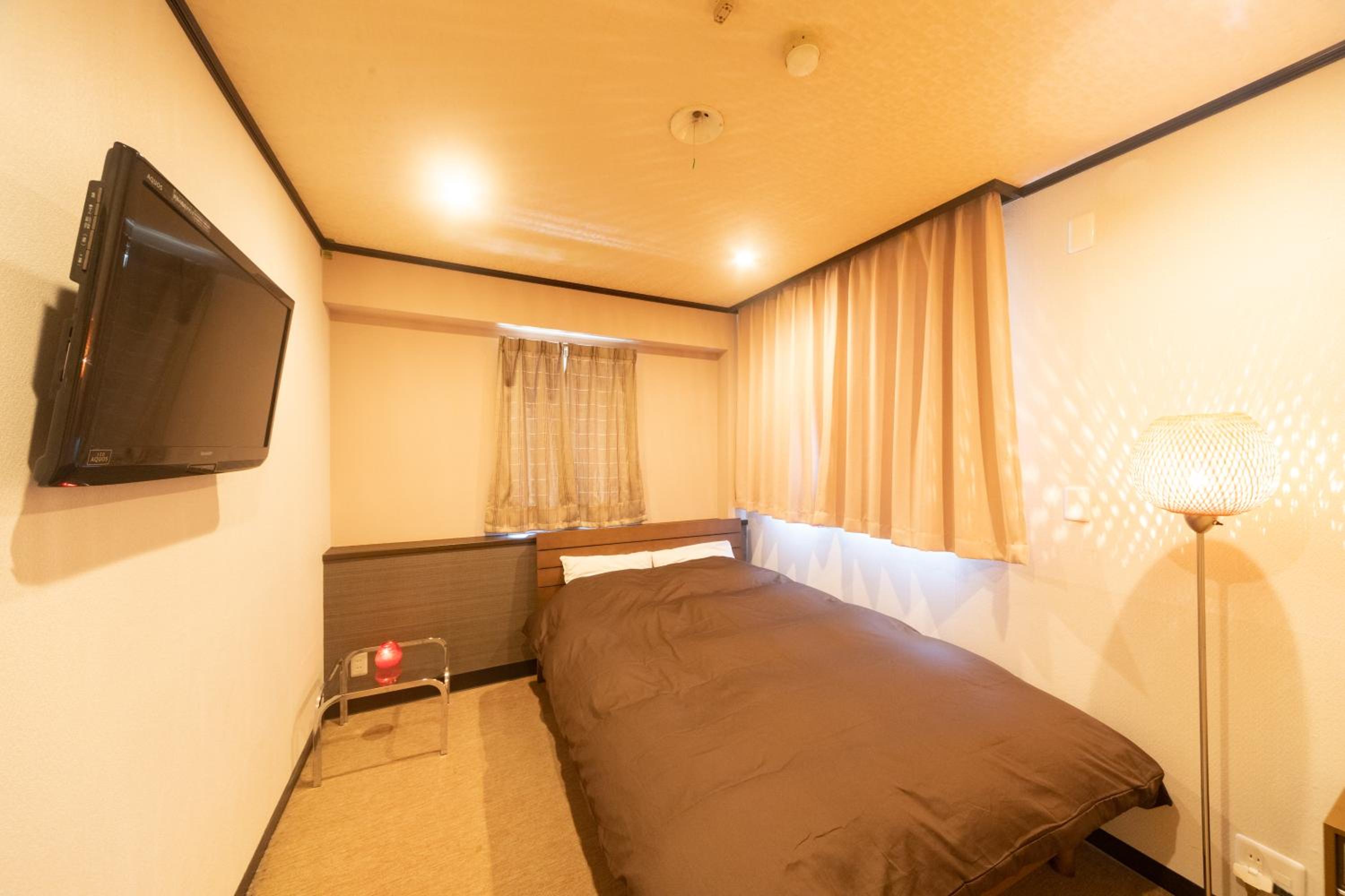 Double Room with Private Bathroom and Toilet photo 1