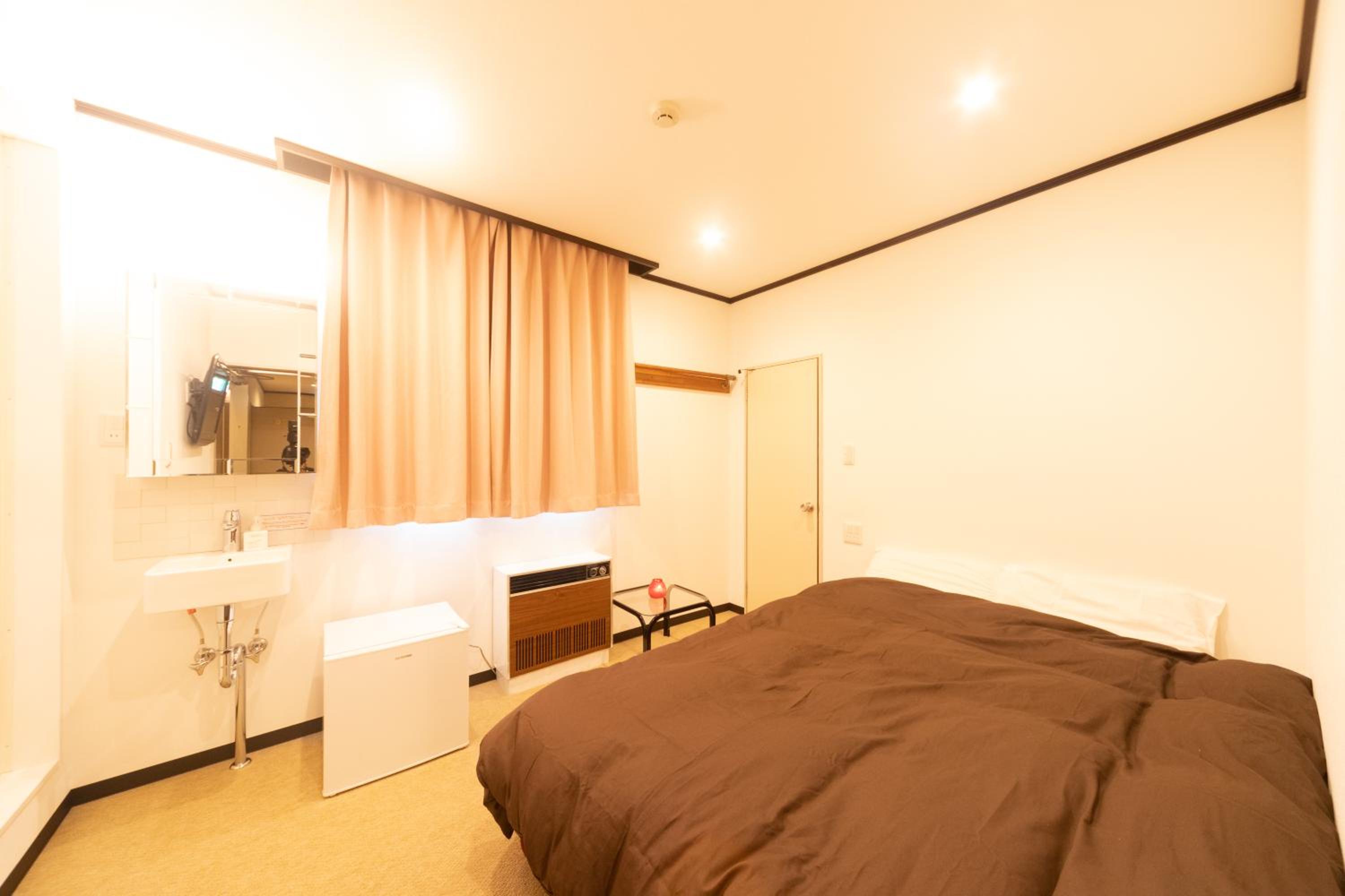Renovated Double Room with Private Shower Room and toilet photo 1