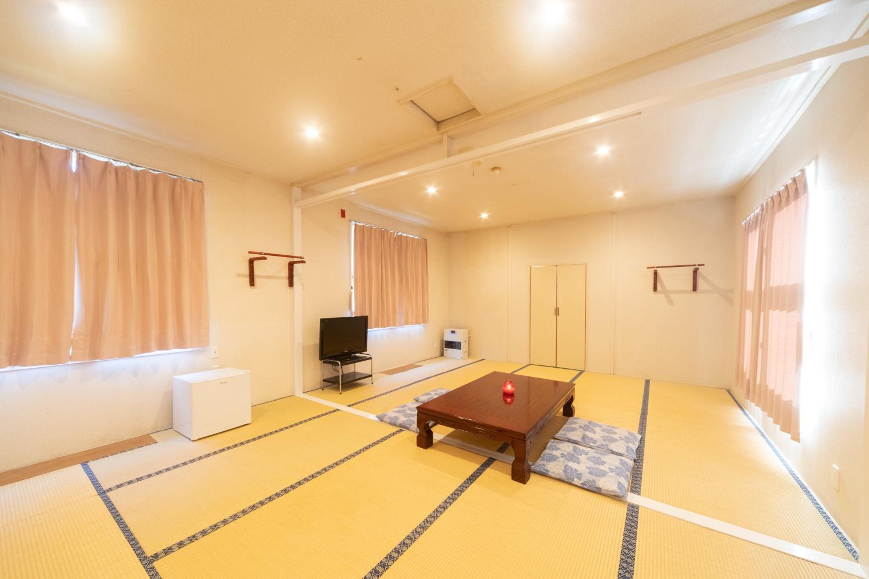 Japanese-Style Superior Room with Private Shower Room and toilet photo 1