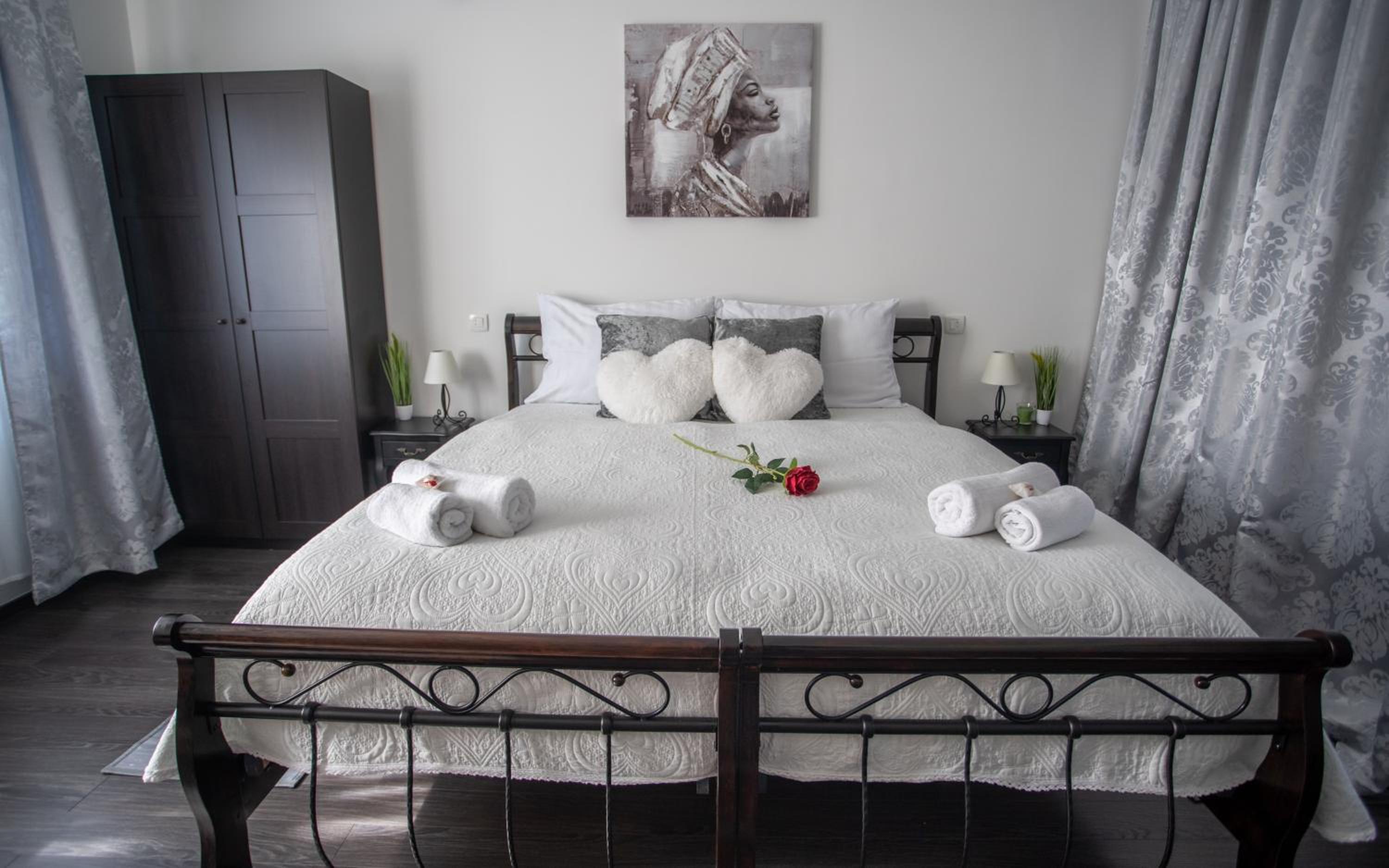 Two-Bedroom Apartment - Photo 8