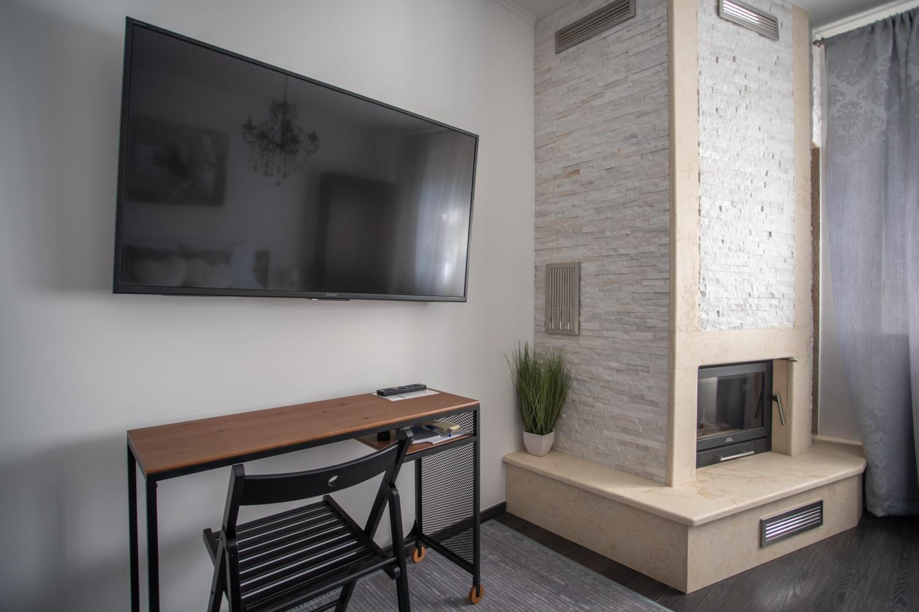 Two-Bedroom Apartment - Photo 5