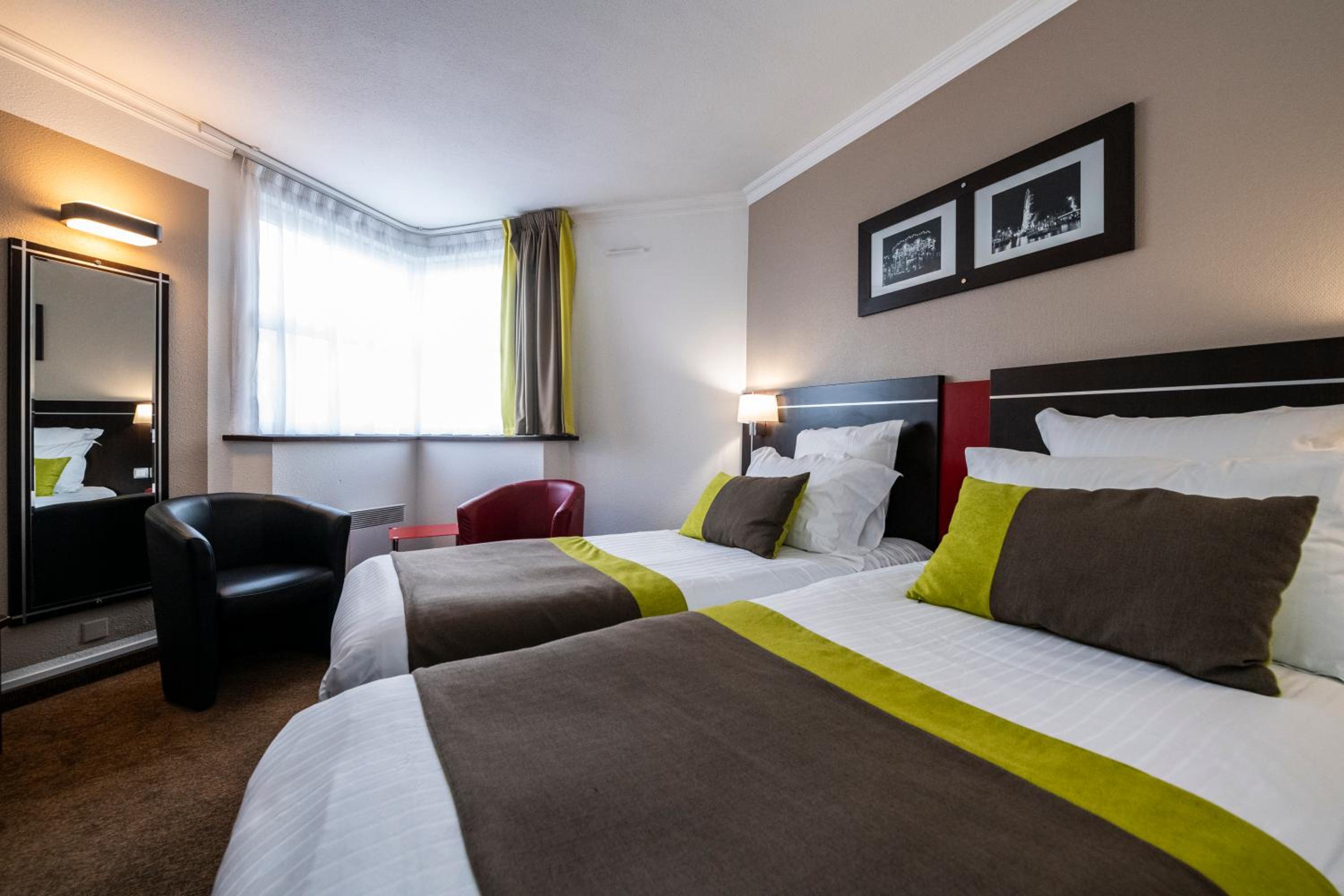 Standard Twin Room - Photo 1