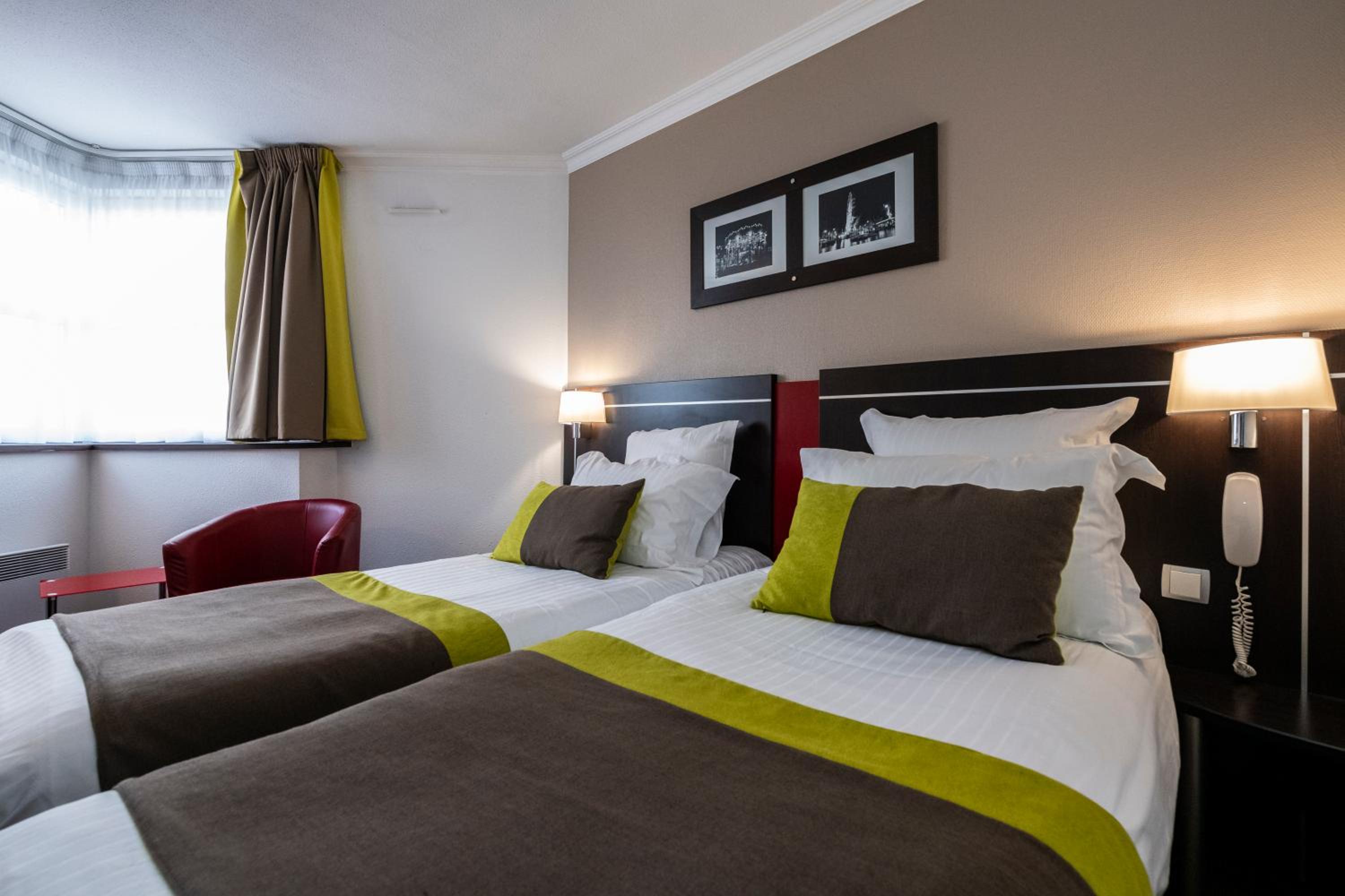 Standard Twin Room - Photo 3