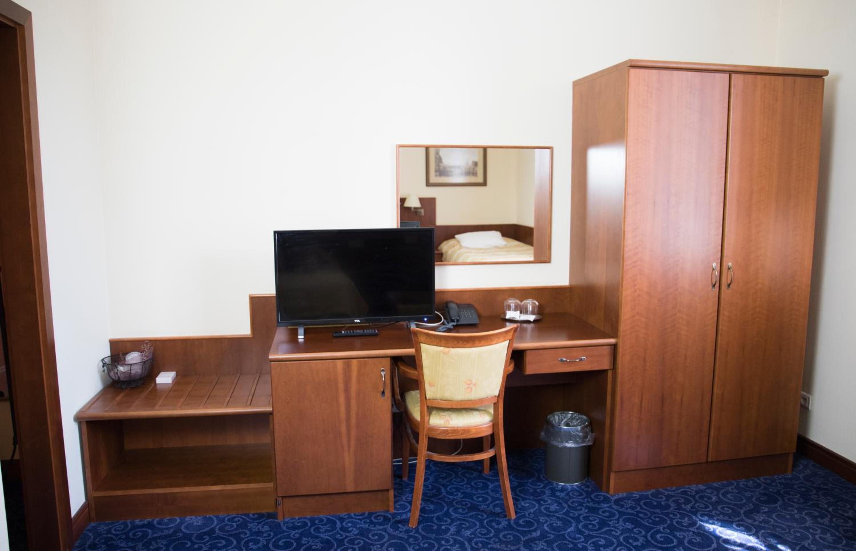 Twin Room - Disability Access photo 2