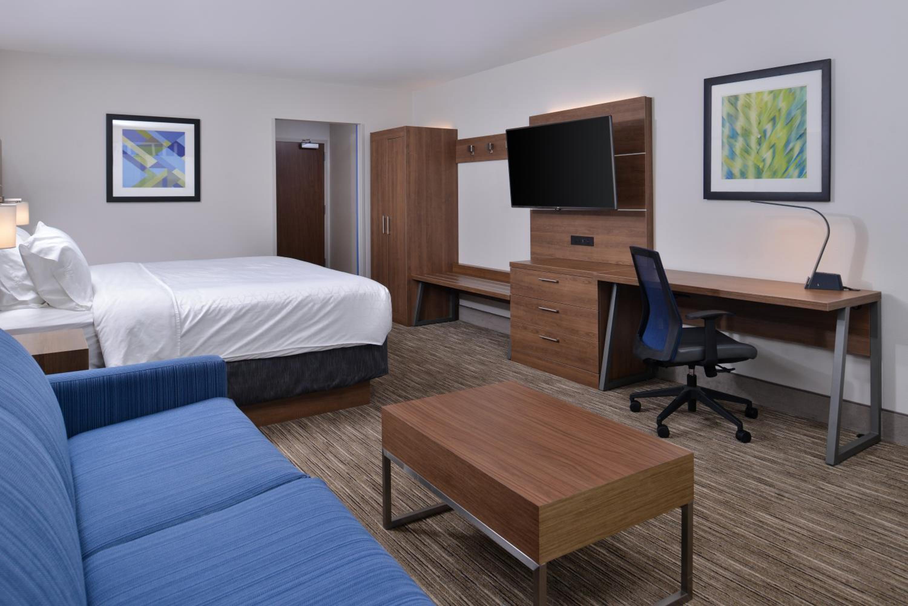 King Suite - Non-Smoking photo 1