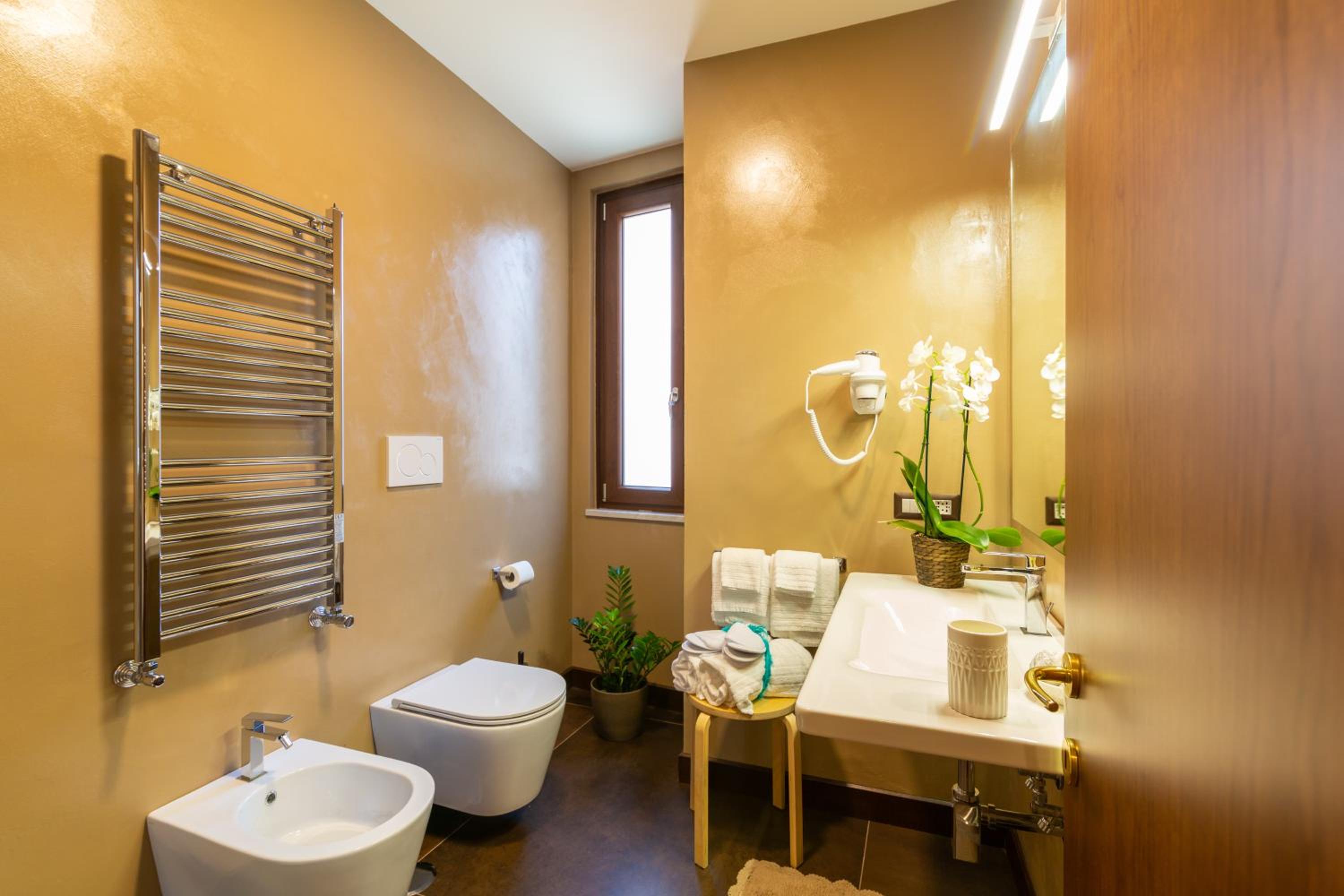 Superior King Room - Photo 7