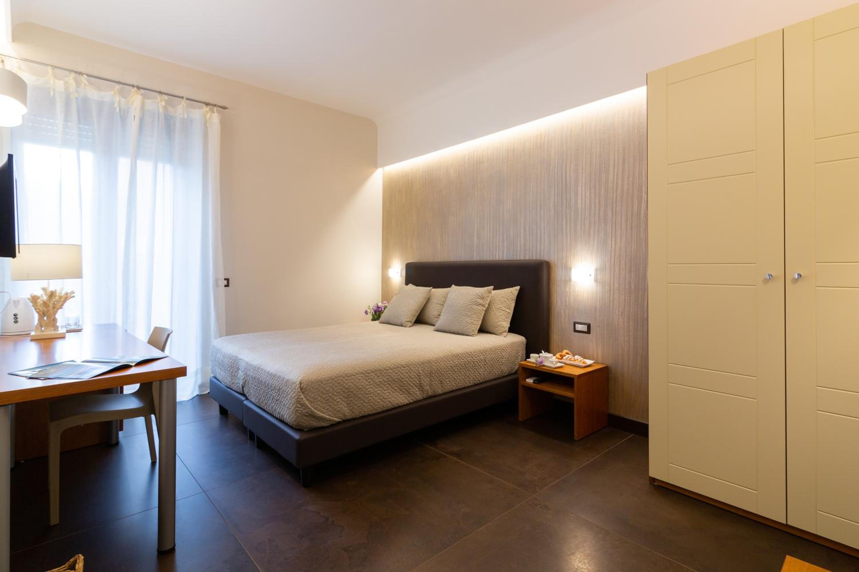 Superior King Room - Photo 15