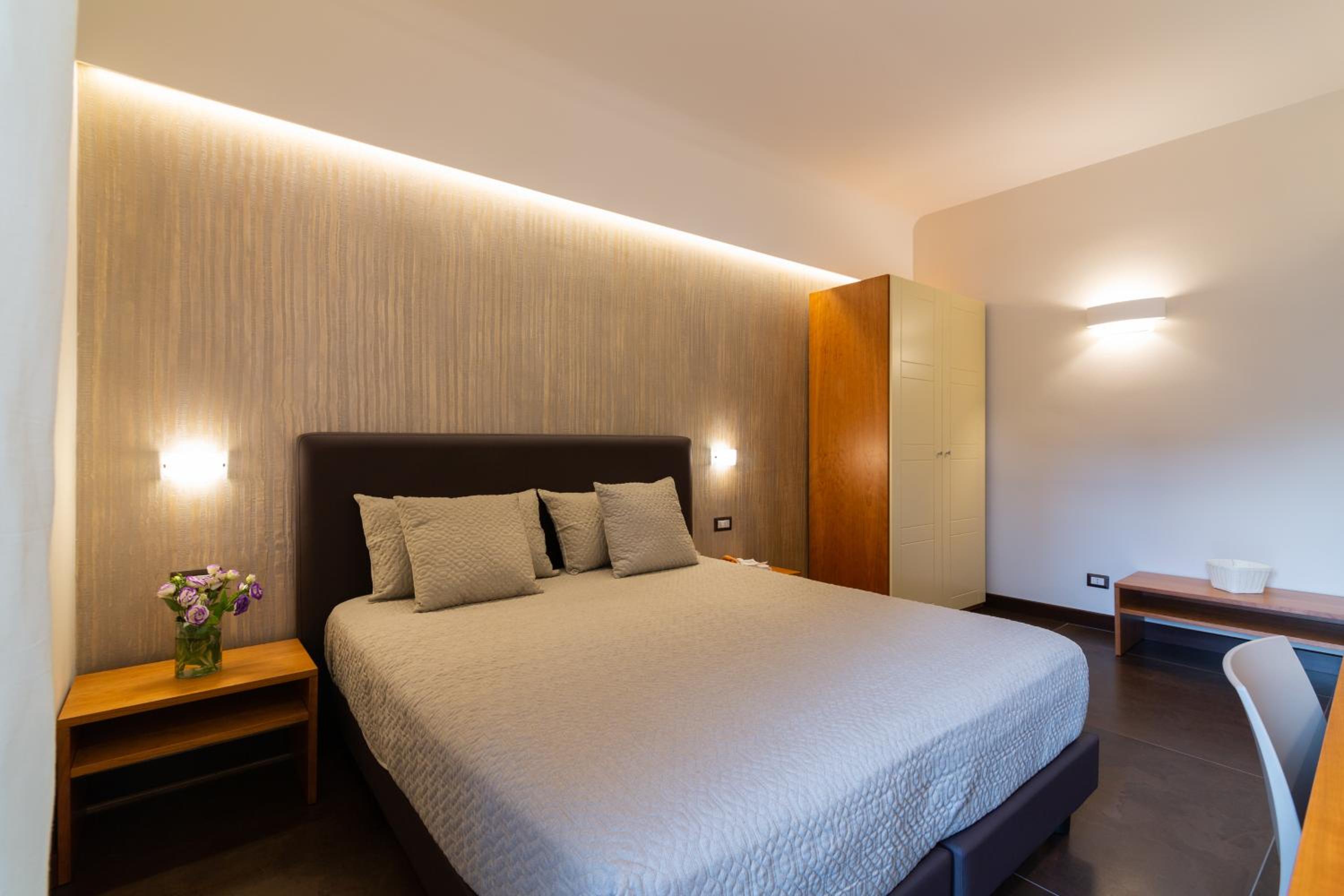 Superior King Room - Photo 26