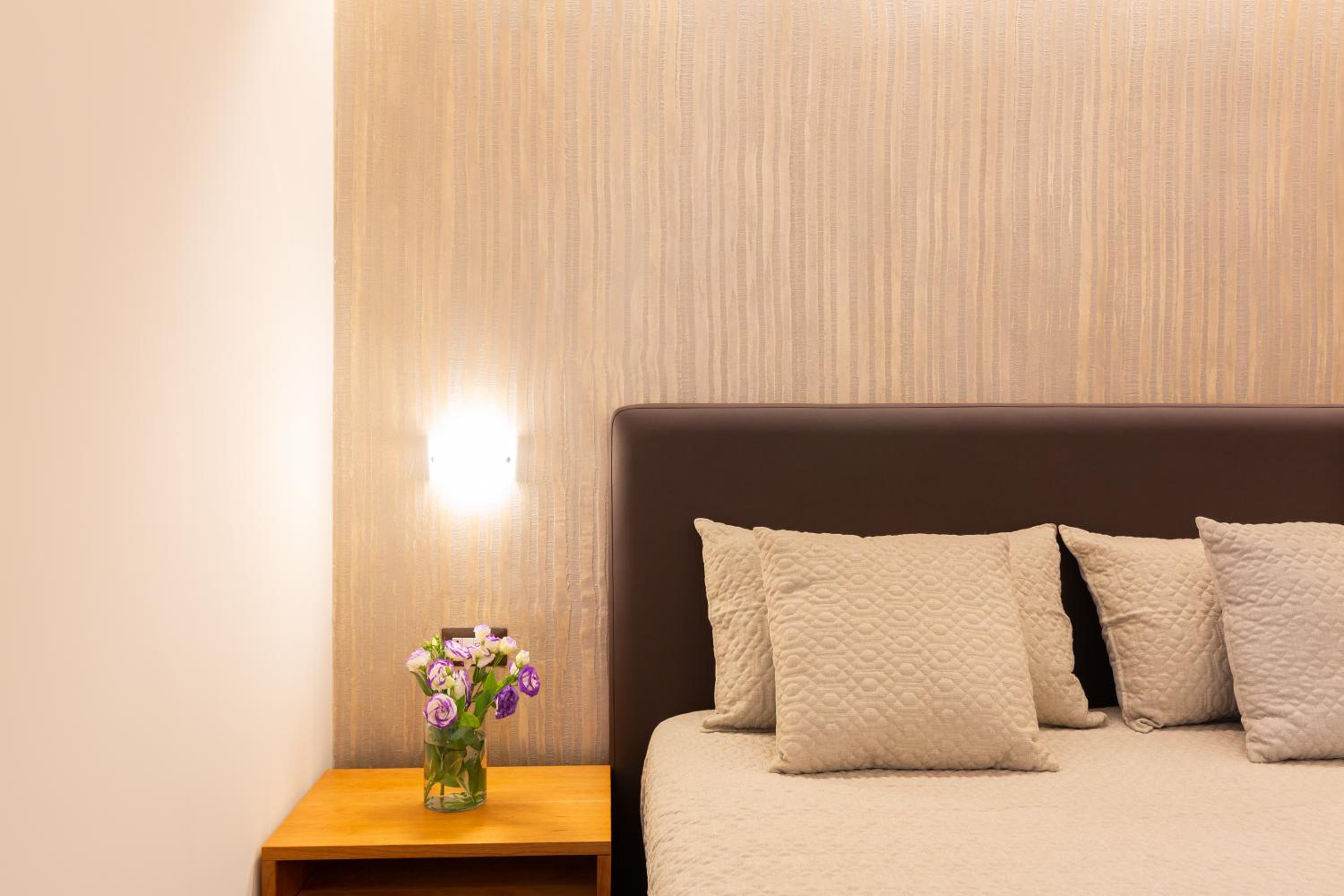 Superior King Room - Photo 17