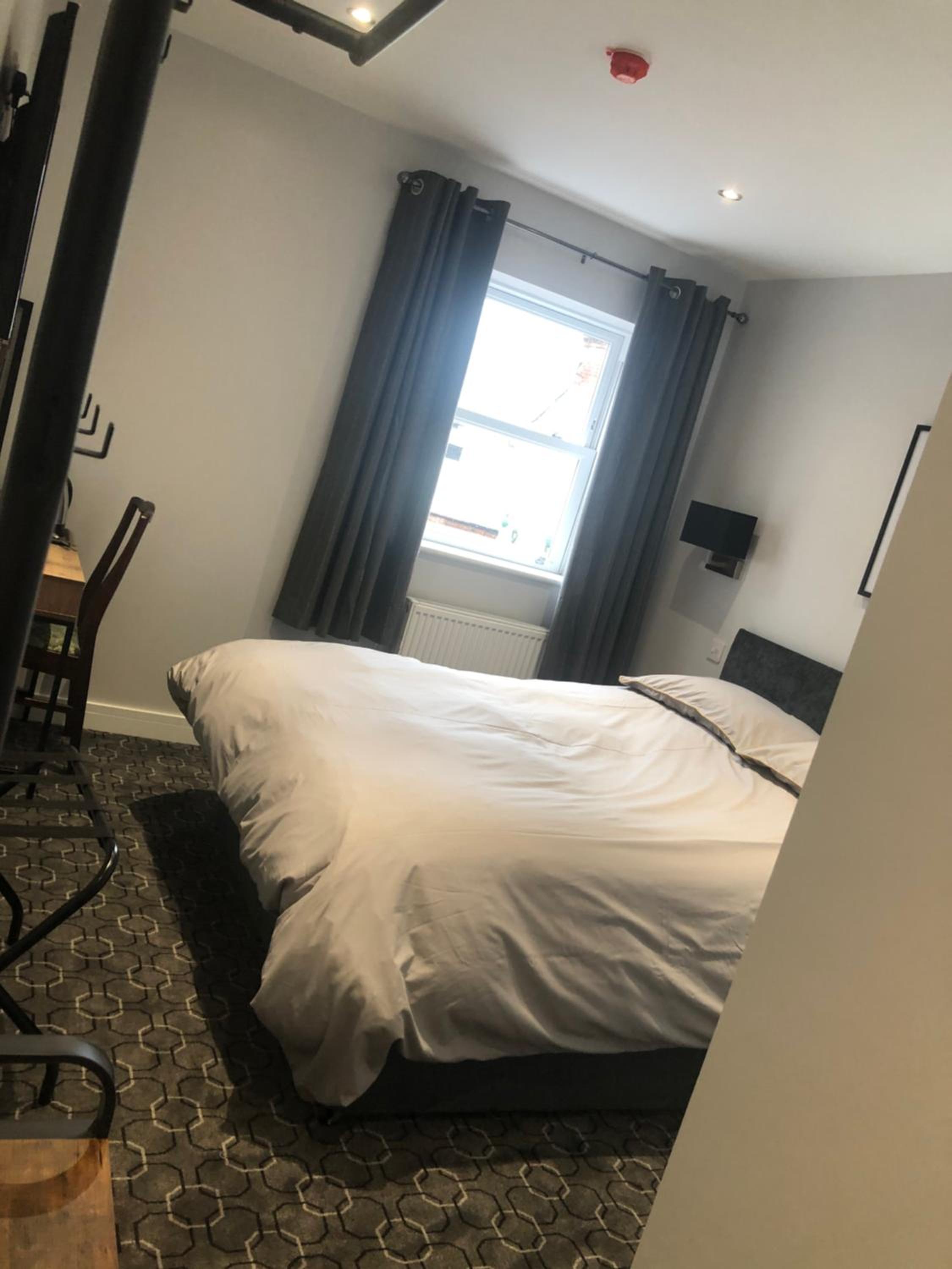Standard Double Room - Photo 10