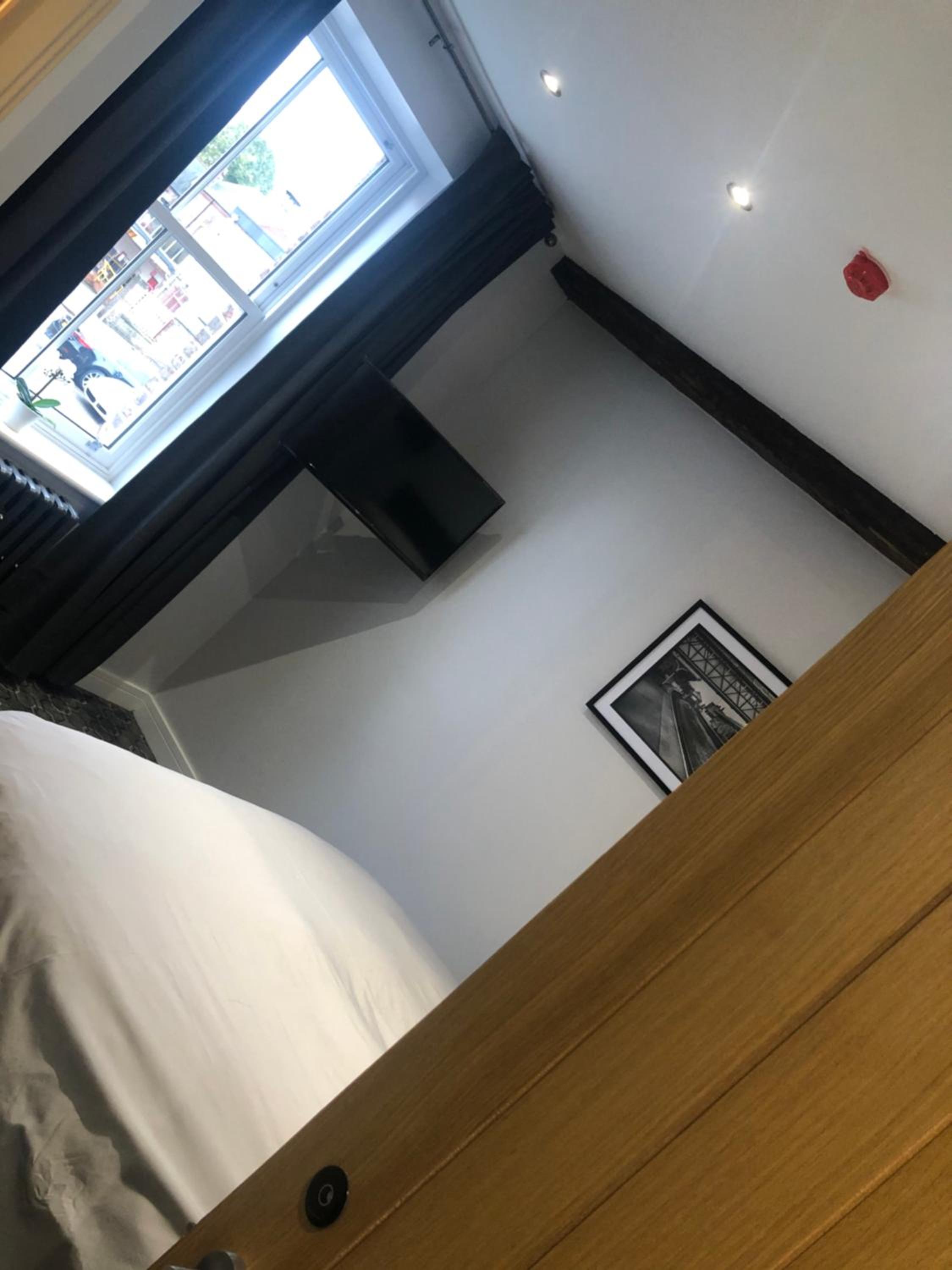 Standard Double Room - Photo 15