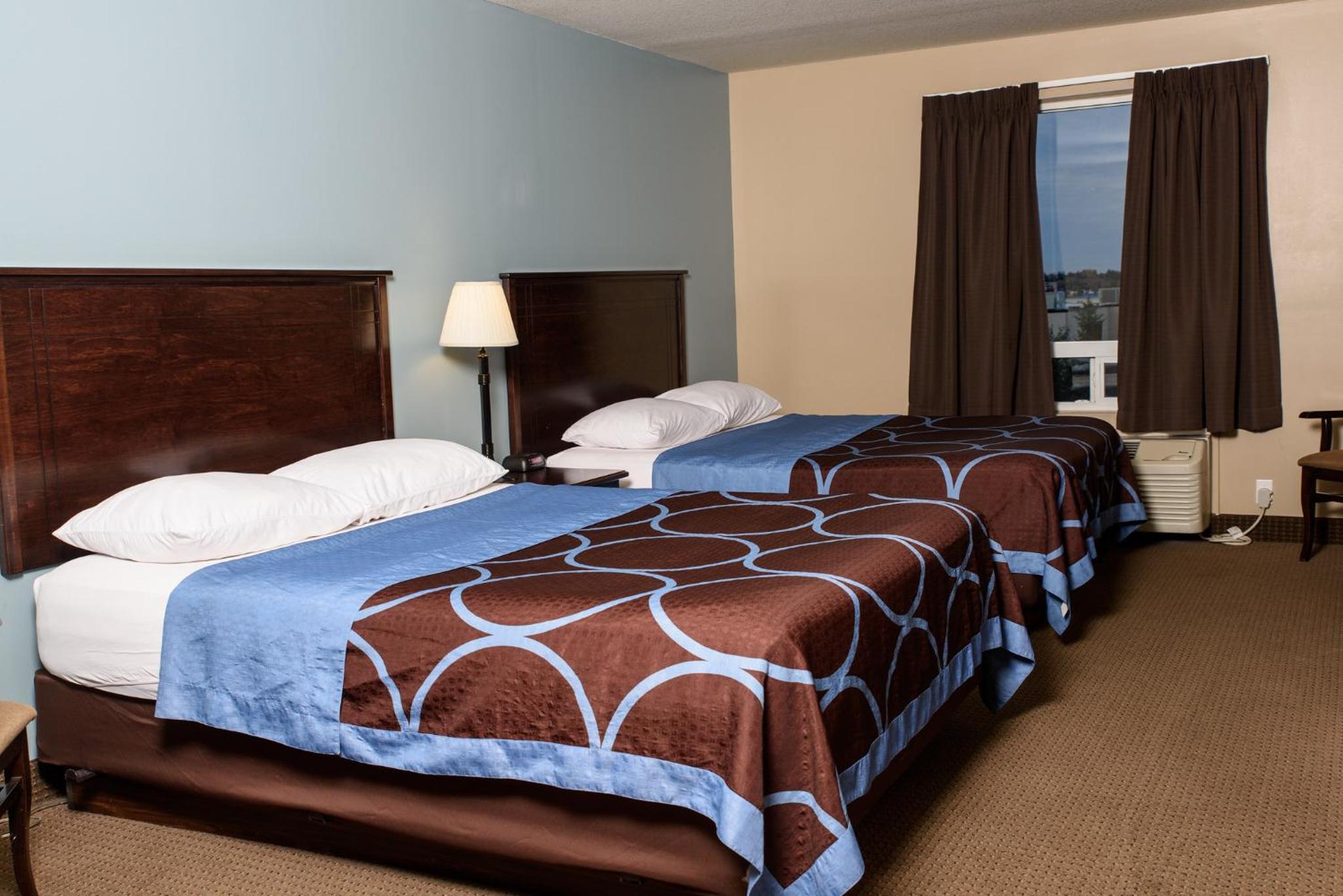Standard Queen Room with Two Queen Beds - Photo 5