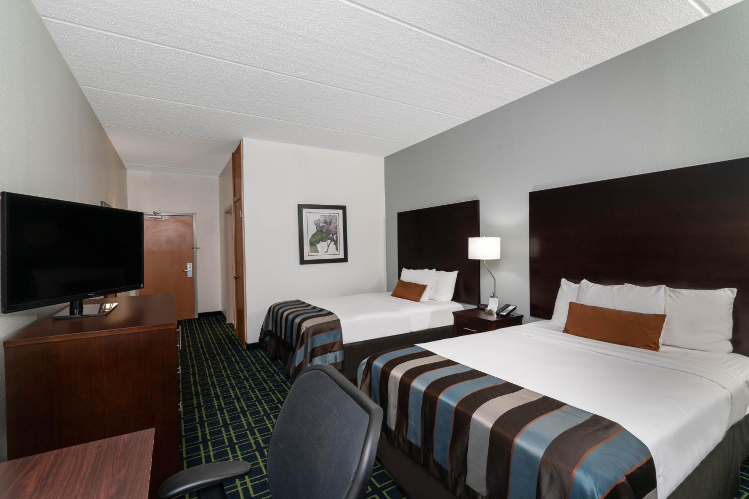 Queen Room with Two Queen Beds and Mobility/Hearing Access - Non-Smoking photo 3
