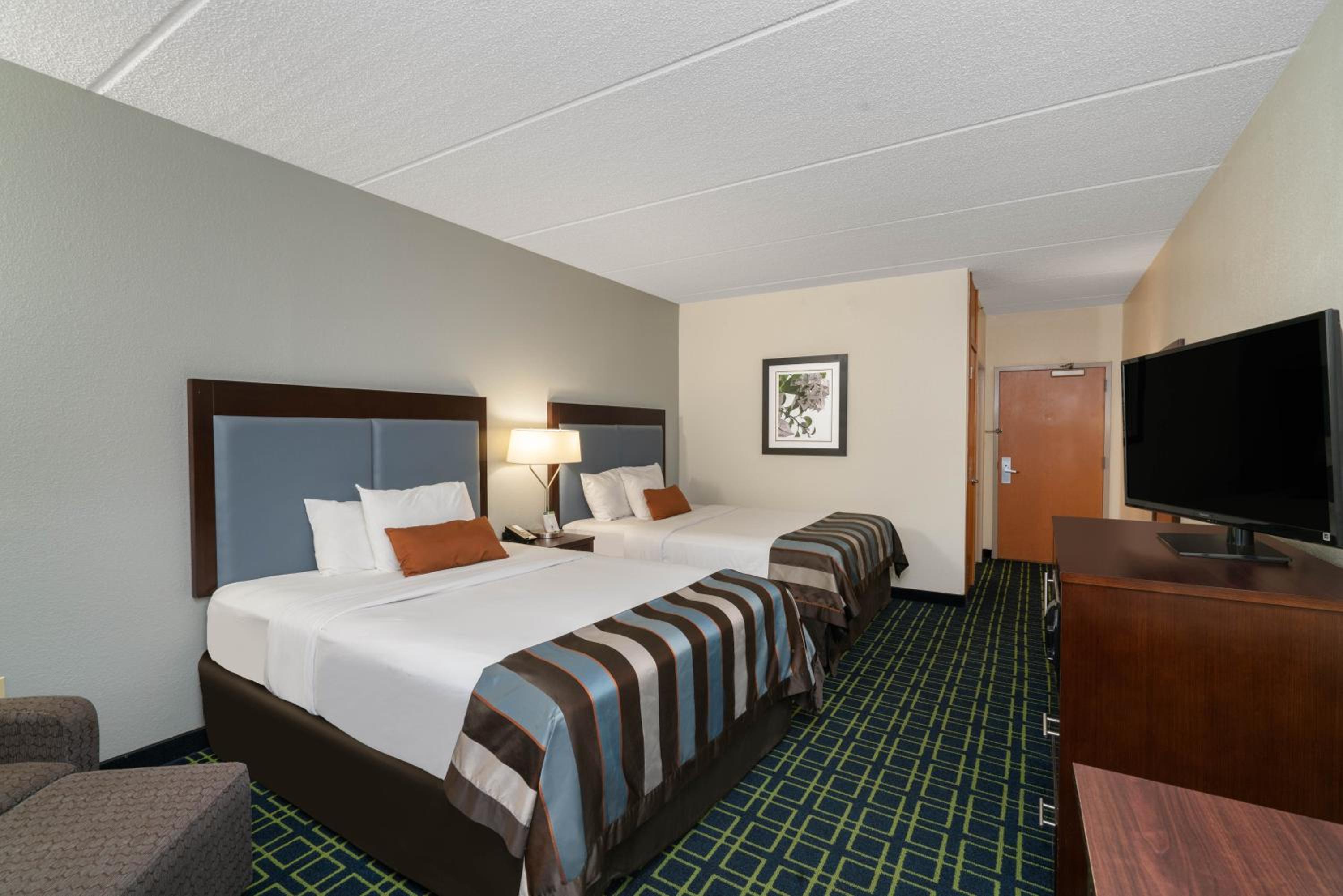 Queen Room with Two Queen Beds and Mobility/Hearing Access - Non-Smoking photo 1