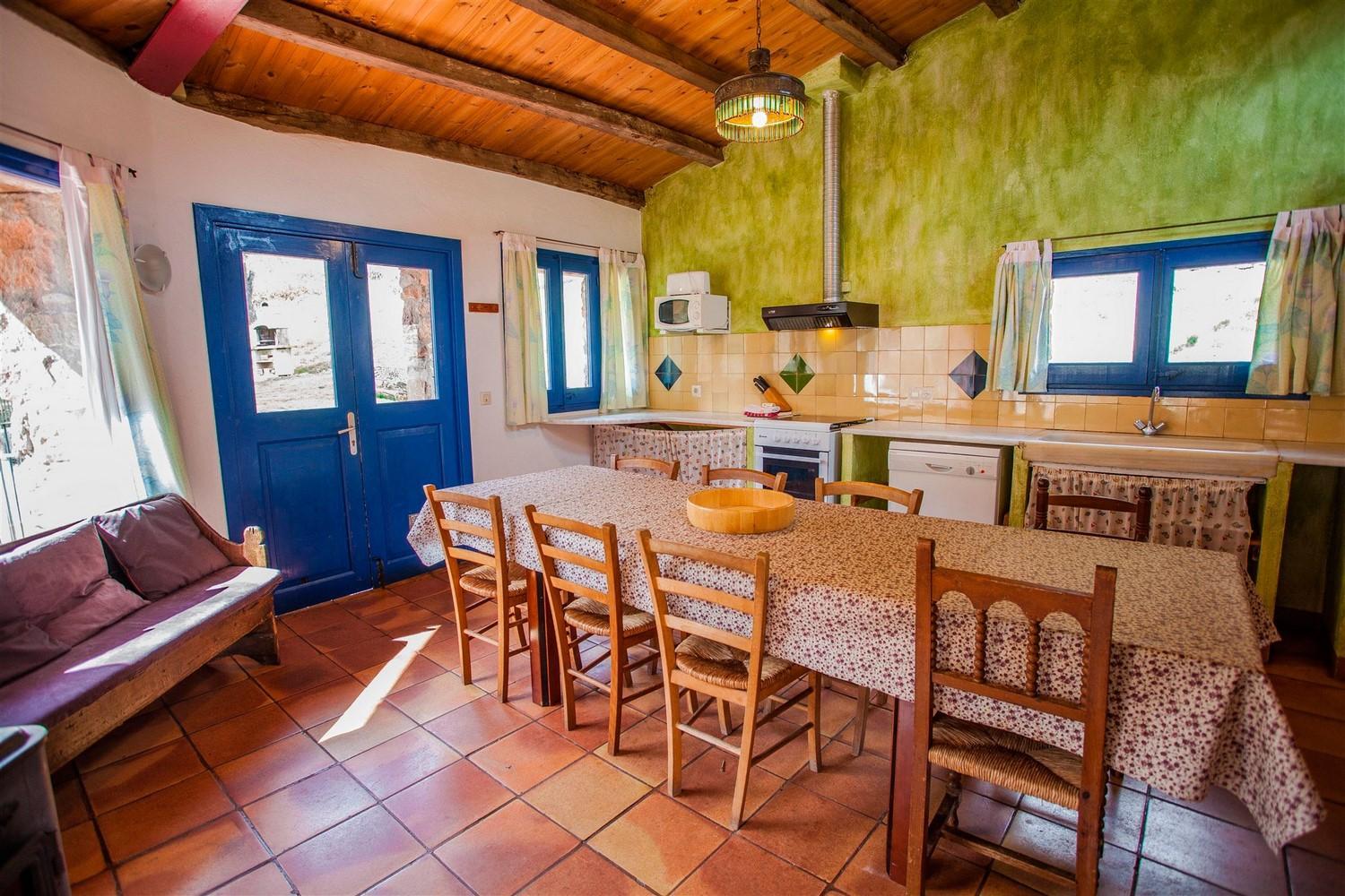 Five-Bedroom House photo 2