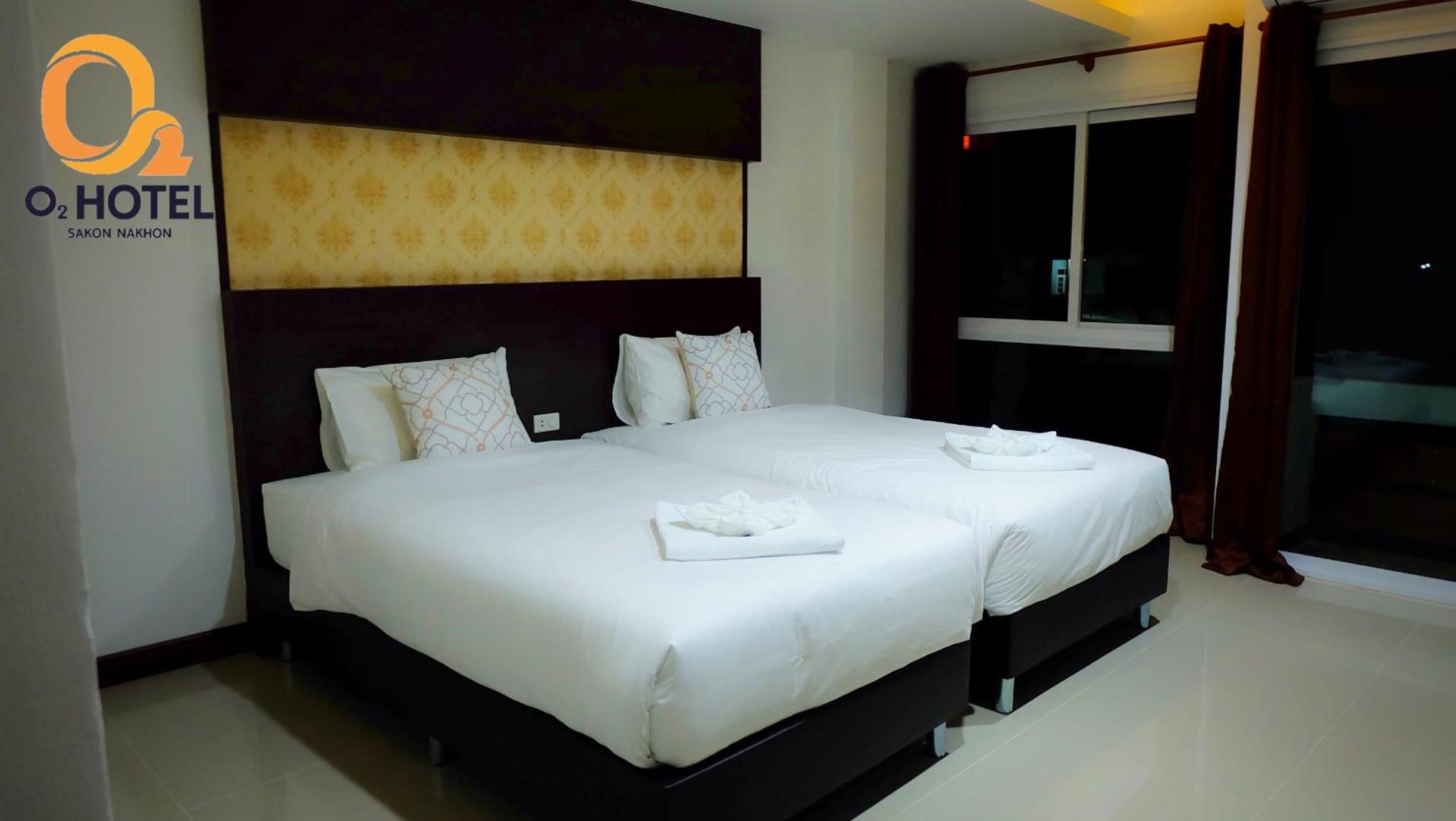 Twin Room with Balcony - Photo 8