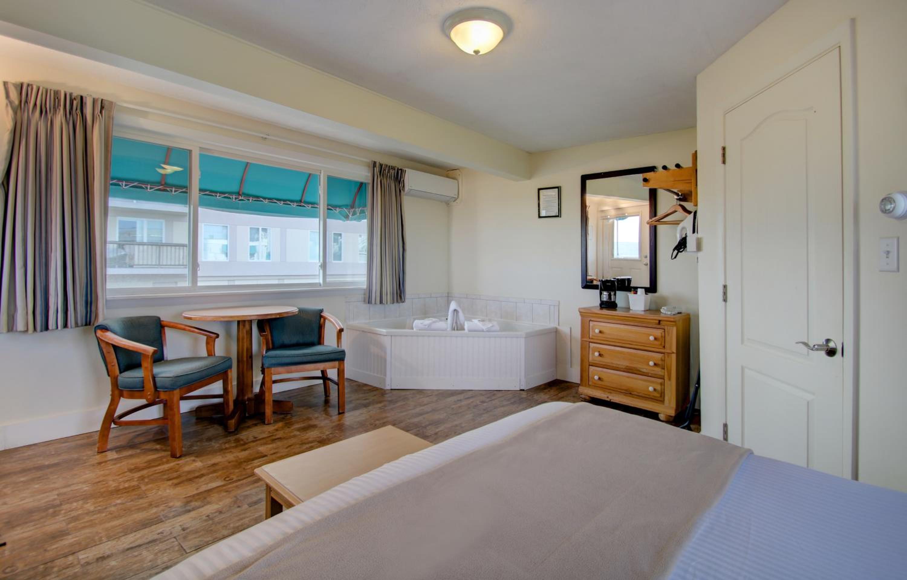 Queen Room with Spa Bath