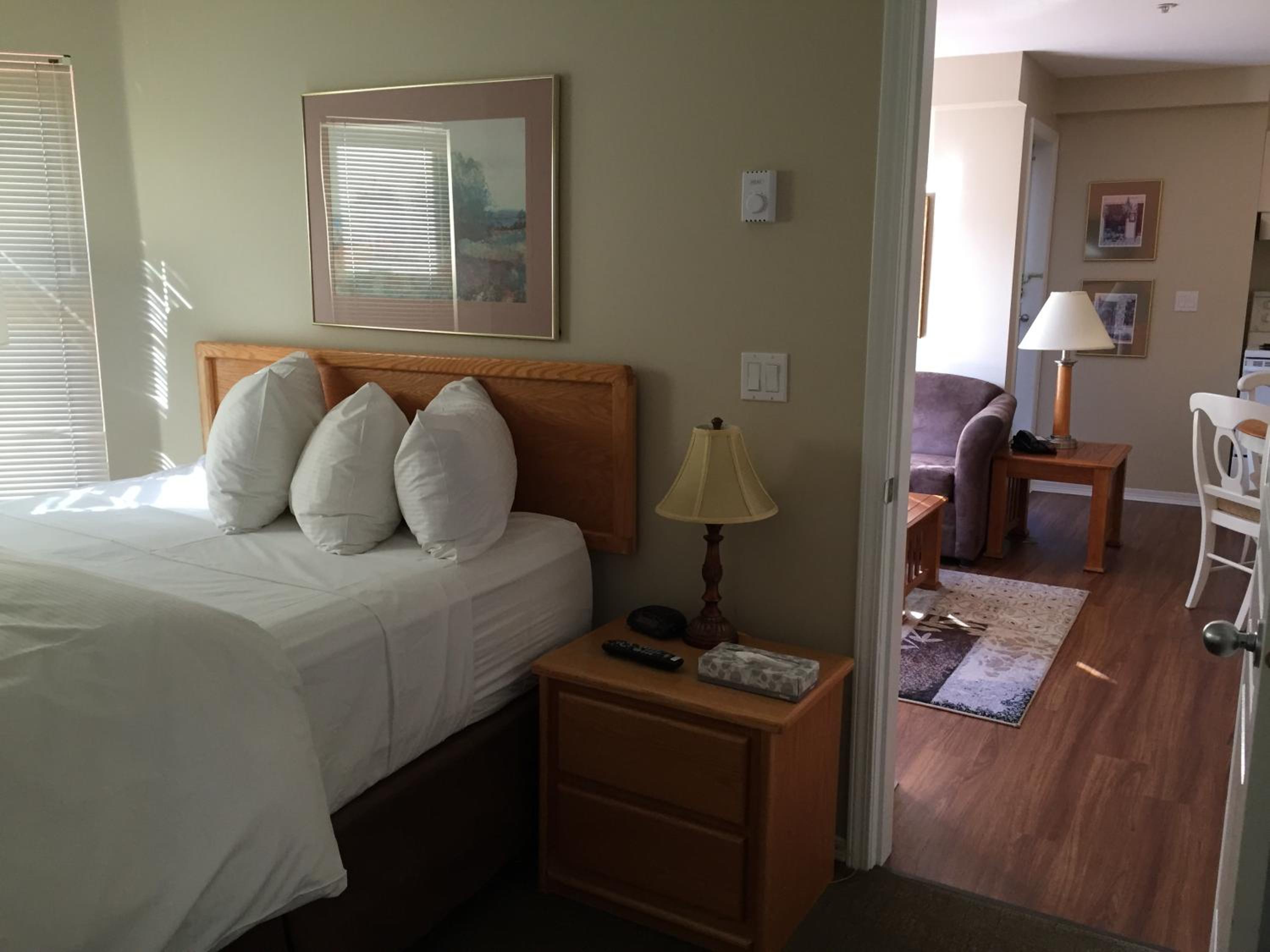Two Bedroom Two Bathroom photo 1