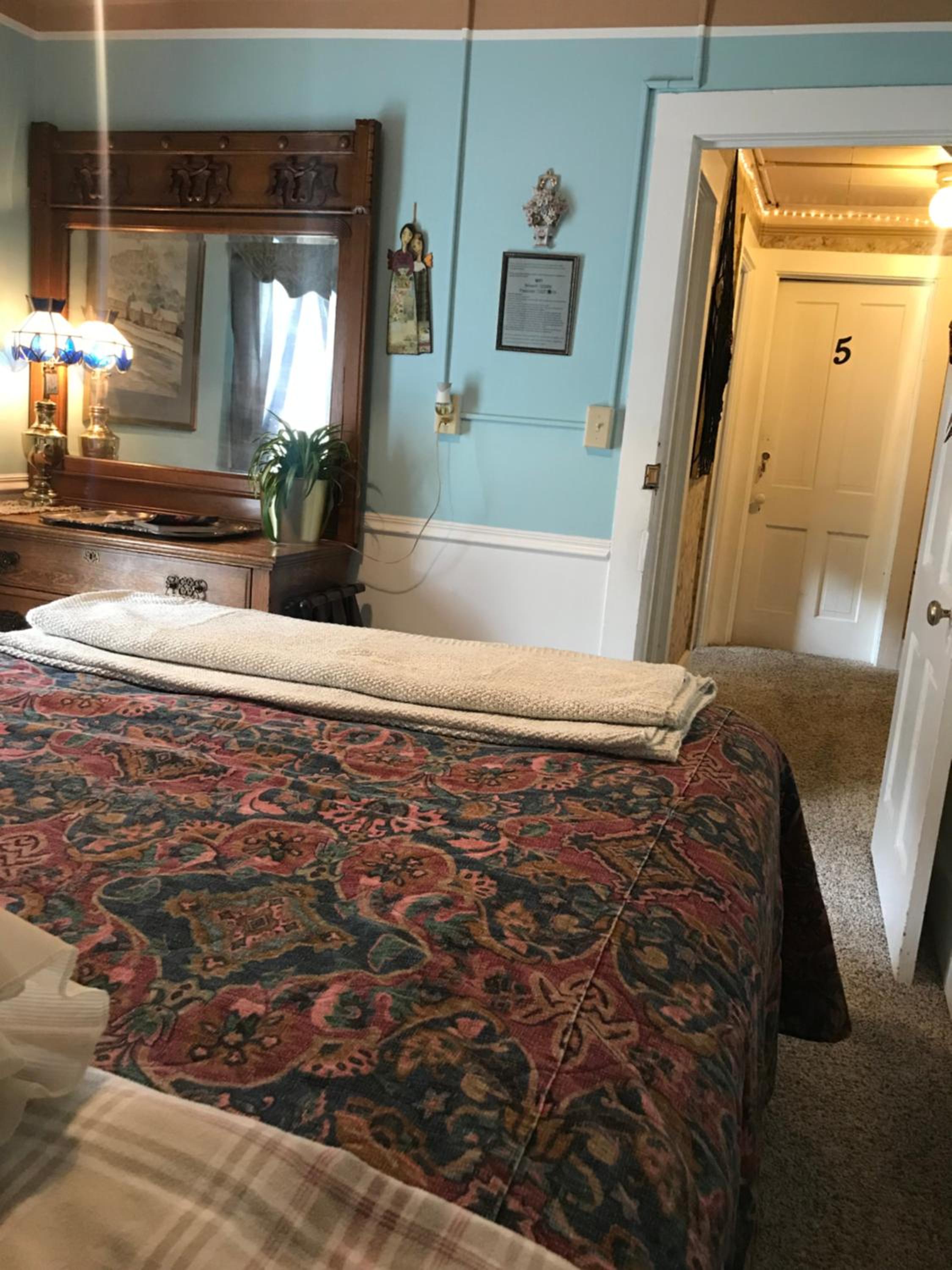 Standard Queen Room photo 3