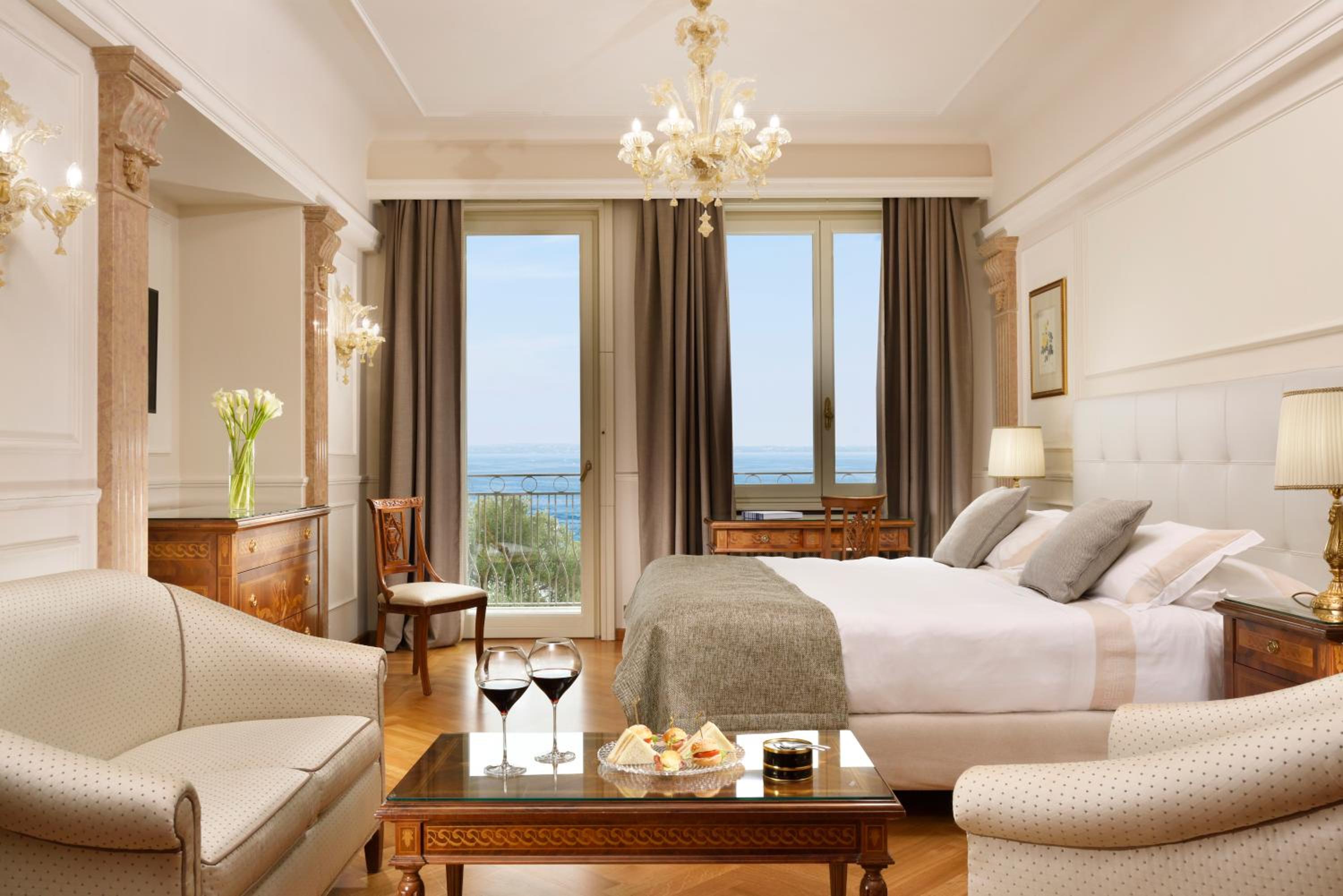 Junior Suite Lake View with Balcony