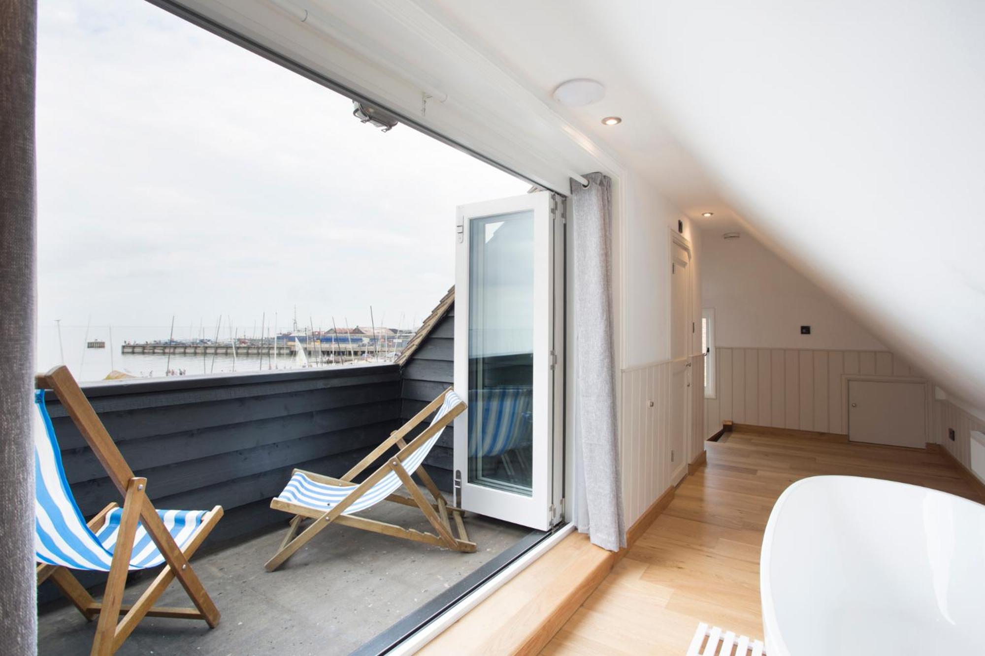 Apartment with Sea View - Photo 13