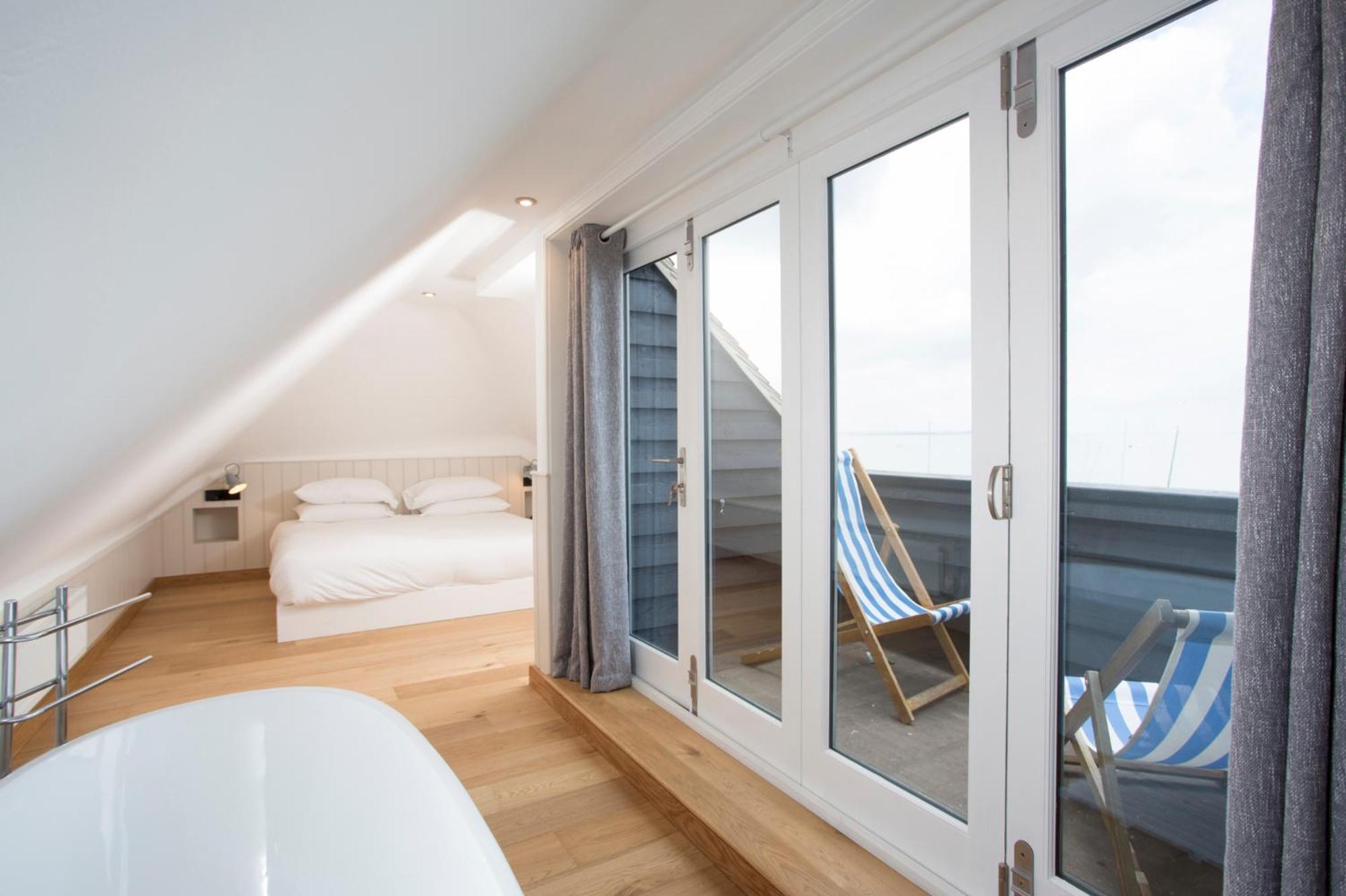 Apartment with Sea View - Photo 5