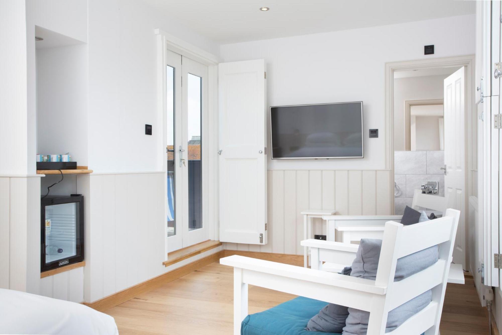 Apartment with Sea View - Photo 3