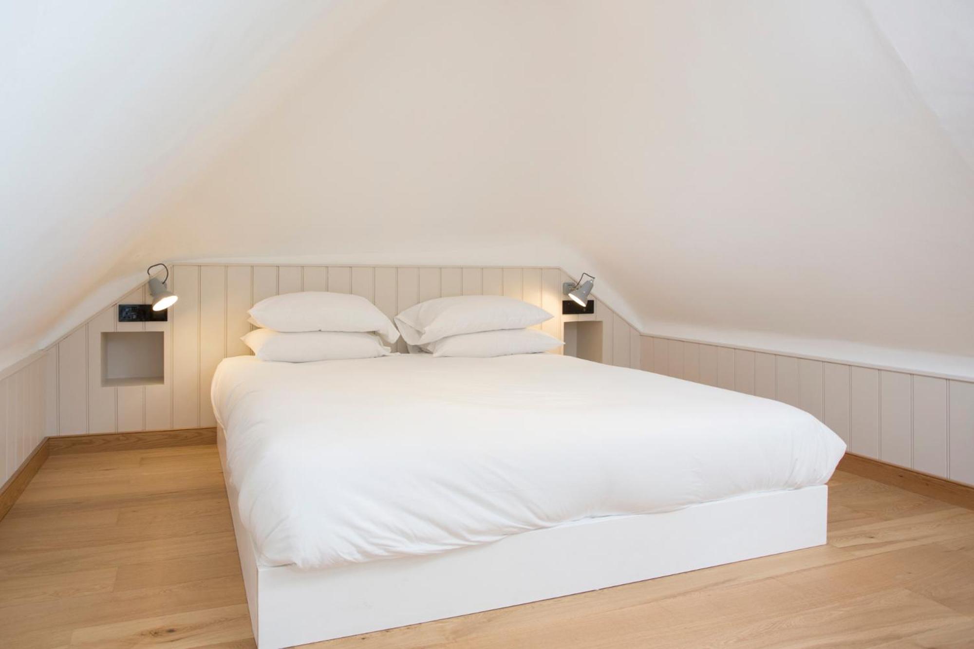 Apartment with Sea View - Photo 9