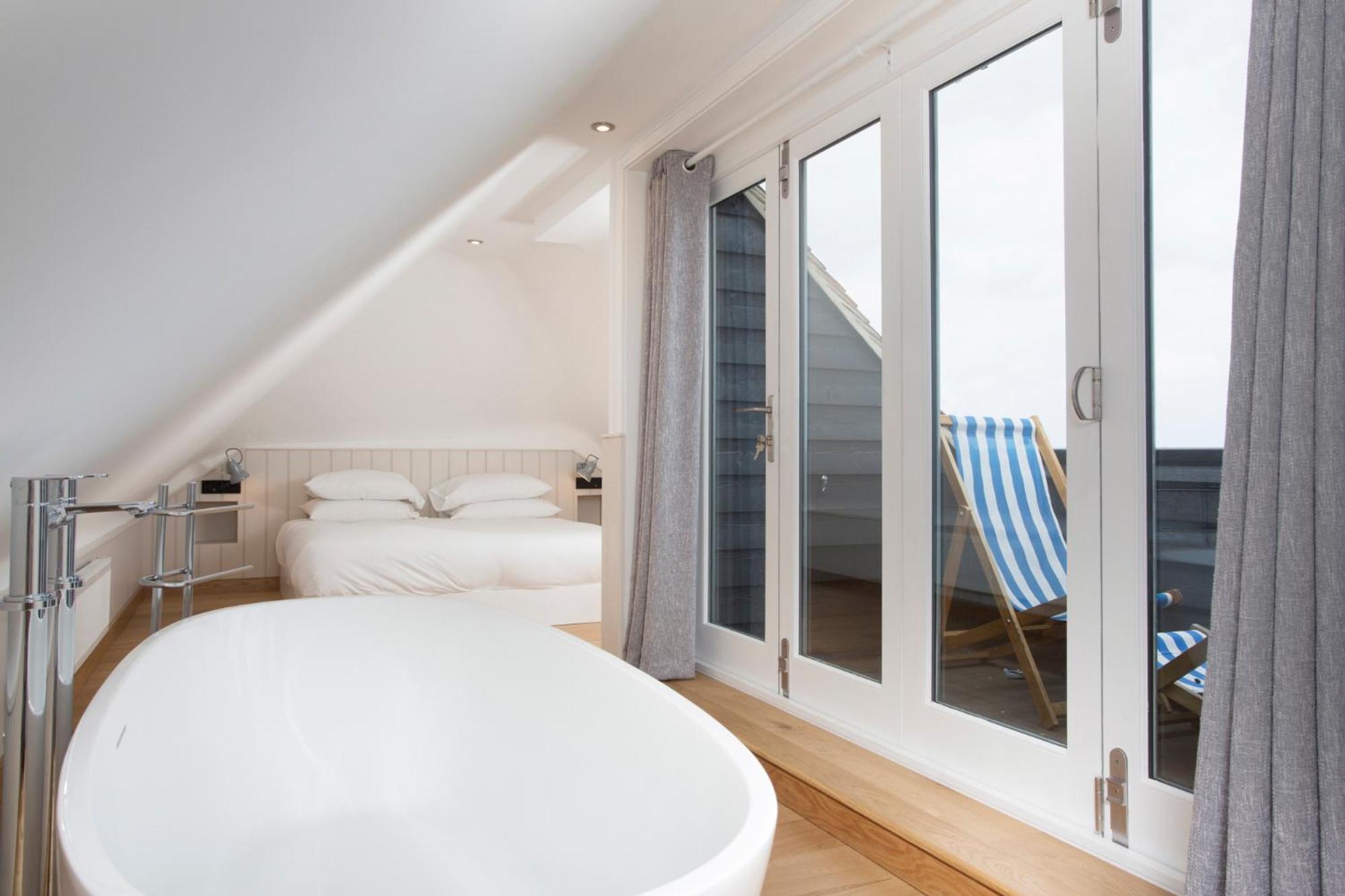 Apartment with Sea View - Photo 11