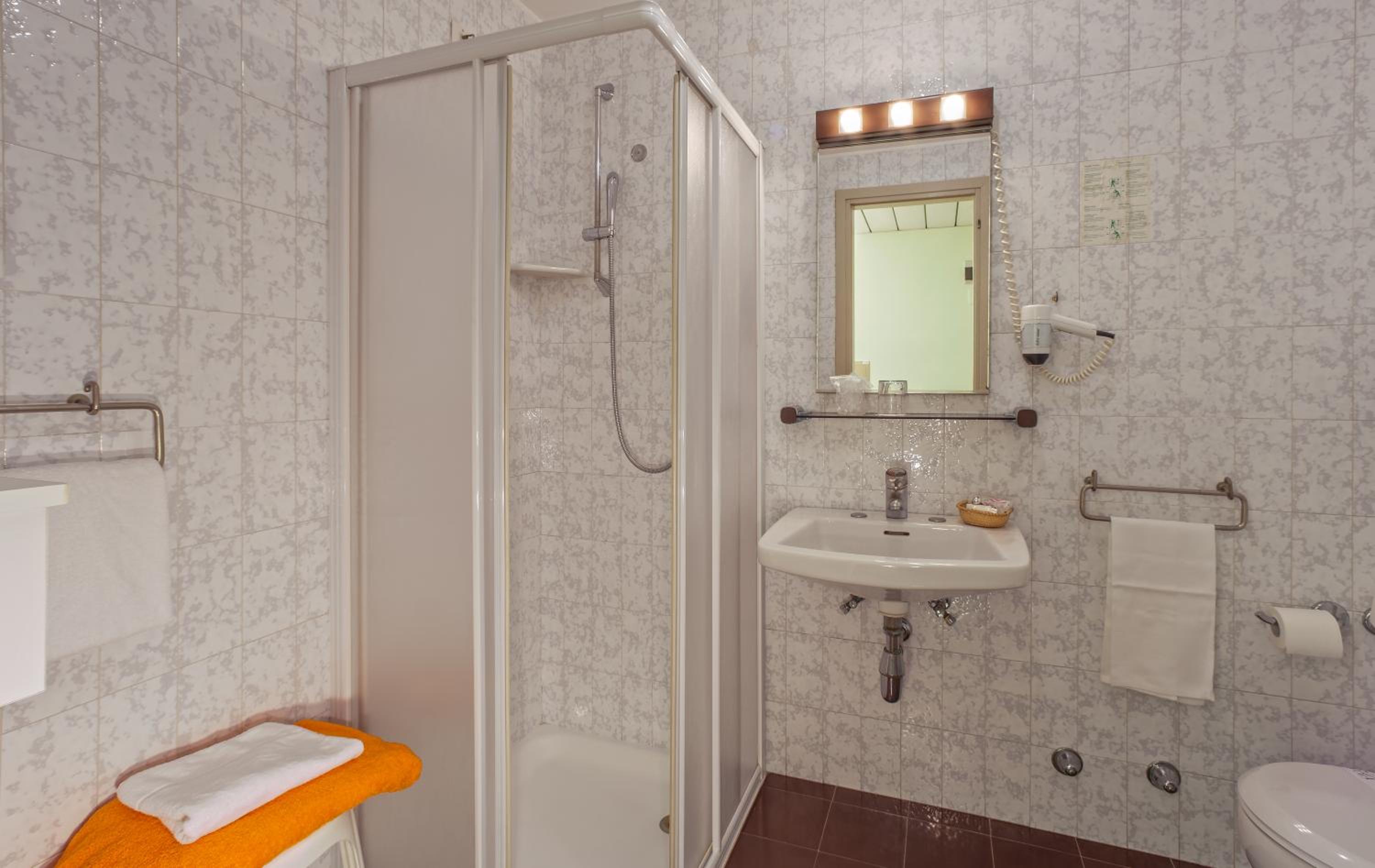 Single Room - Photo 2