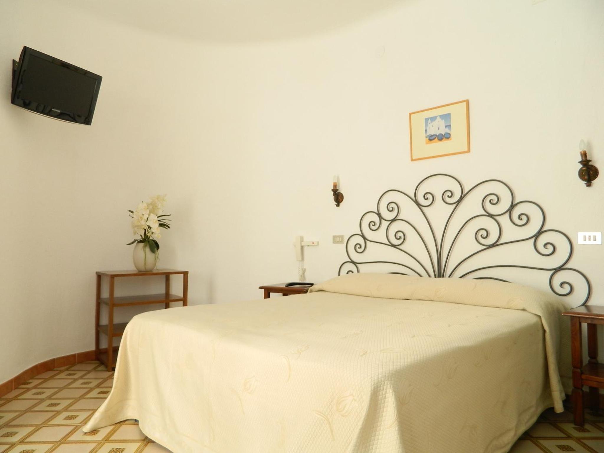 Double Room - Photo 6
