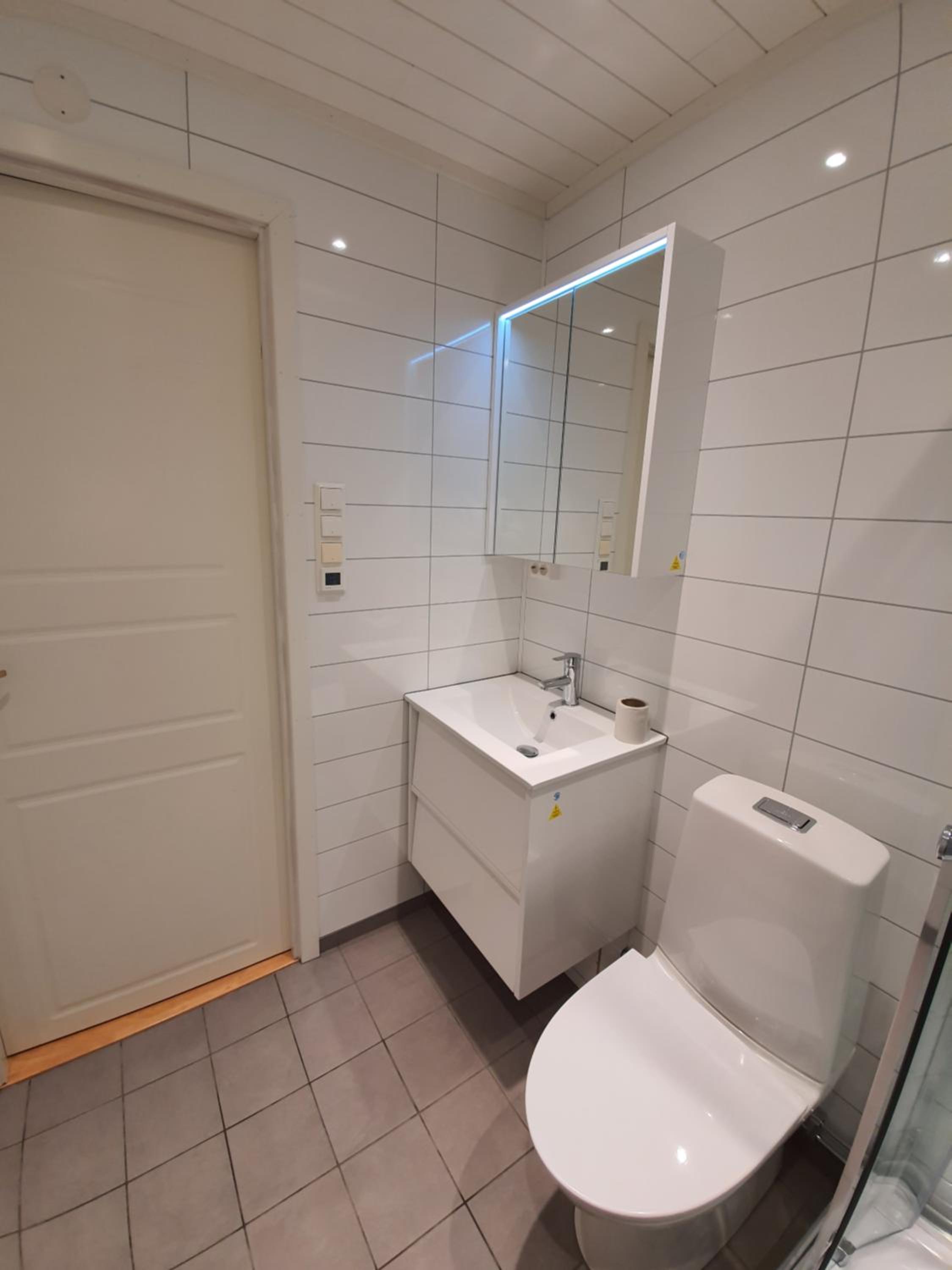 Two-Bedroom Cottage - Photo 21