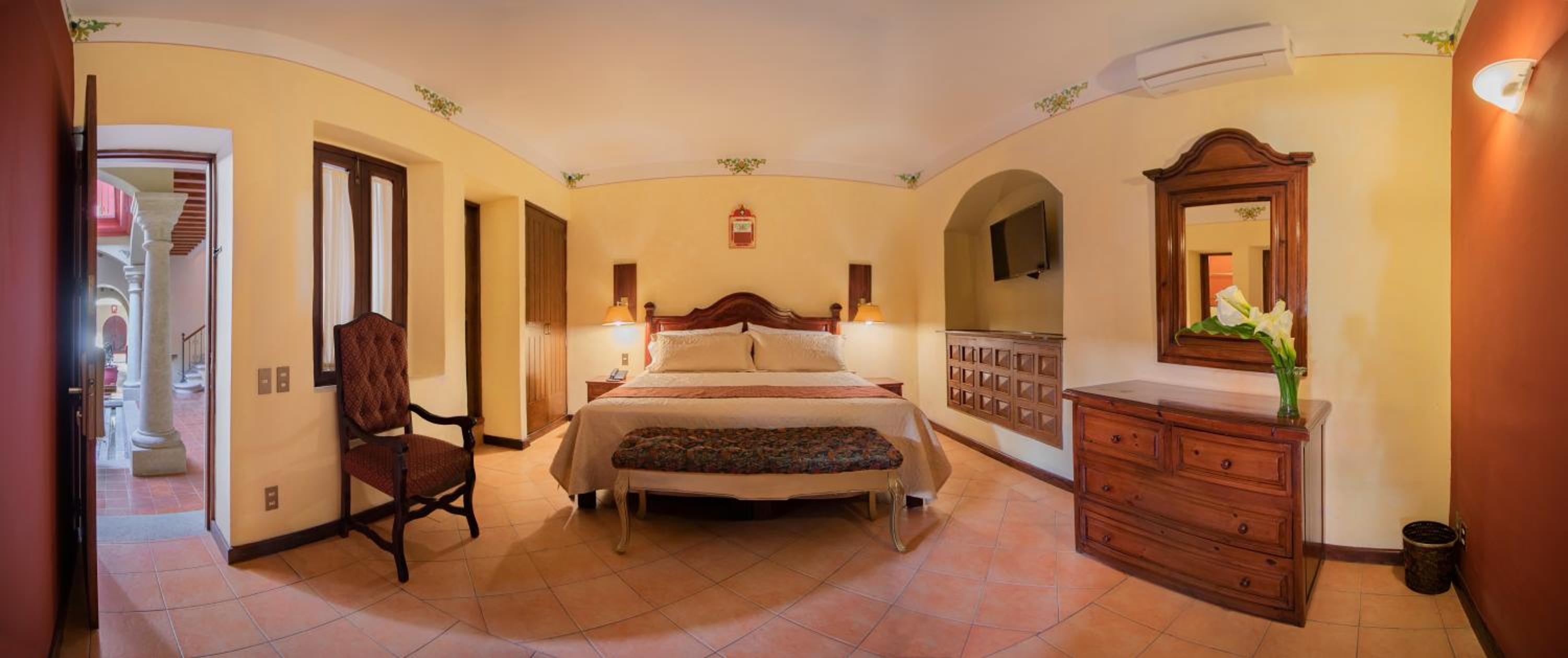 Honeymoon Suite - Photo 7
