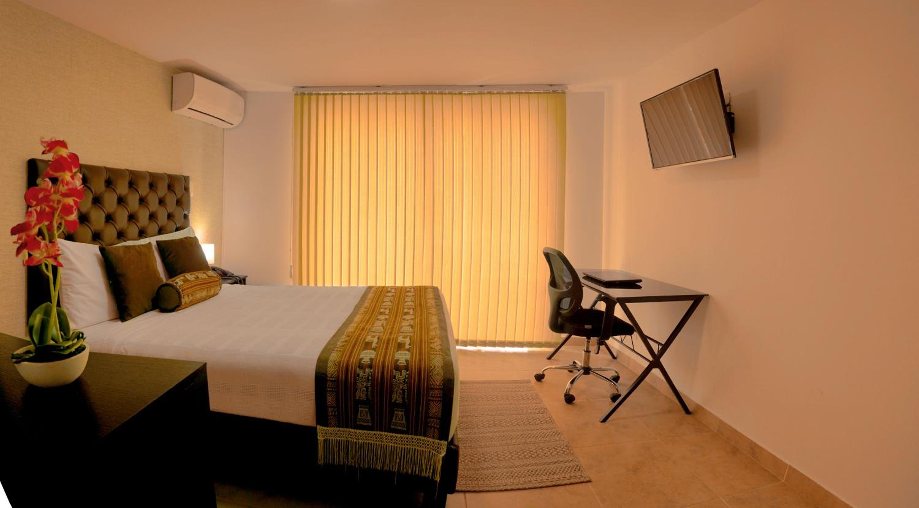 Queen Room with Balcony photo 1