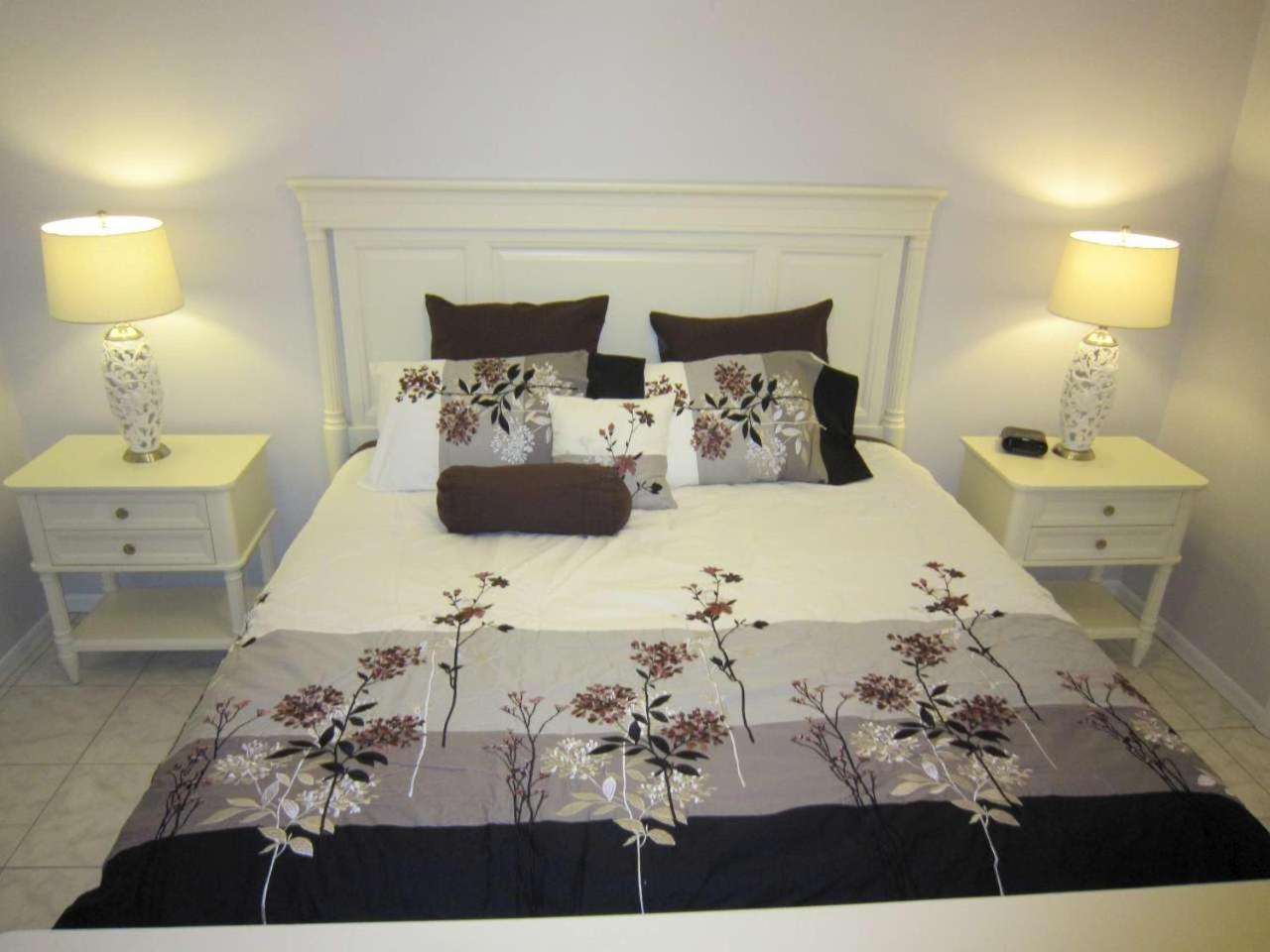Two-Bedroom House photo 2